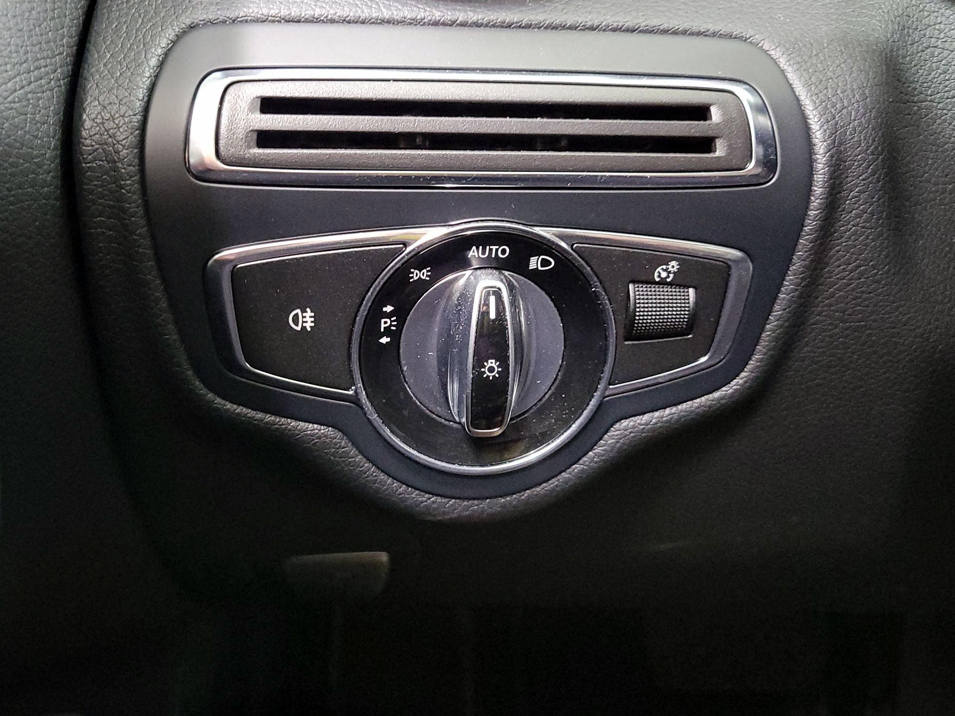 Thumbnail: 2015 Mercedes-Benz C-Class - 13