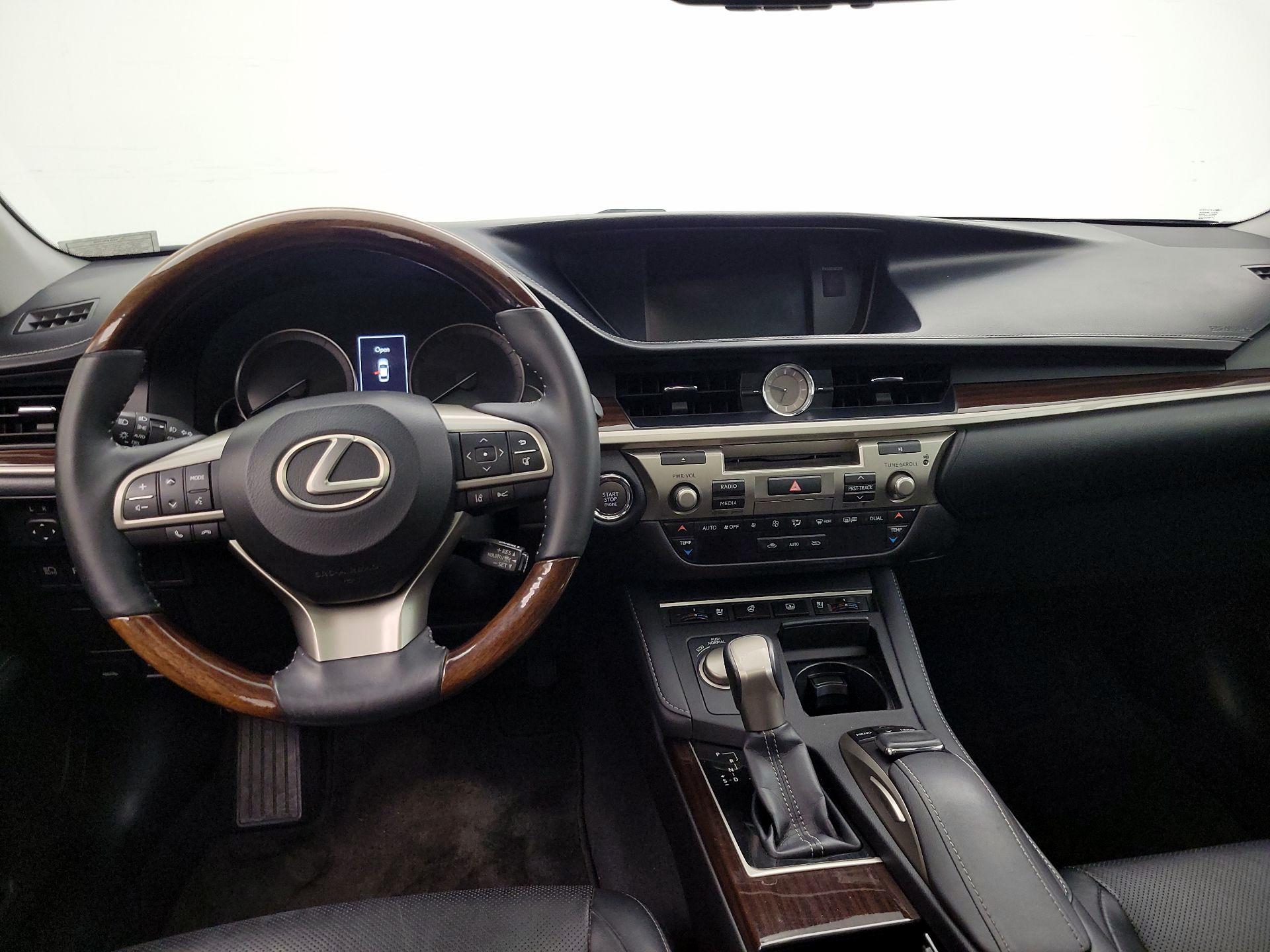 Thumbnail: 2016 Lexus ES - 9