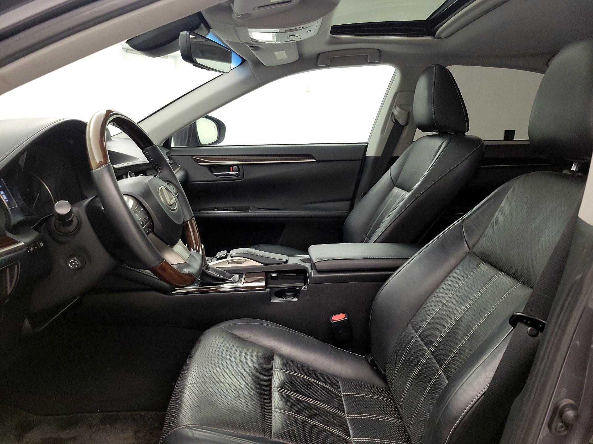 Thumbnail: 2016 Lexus ES - 11