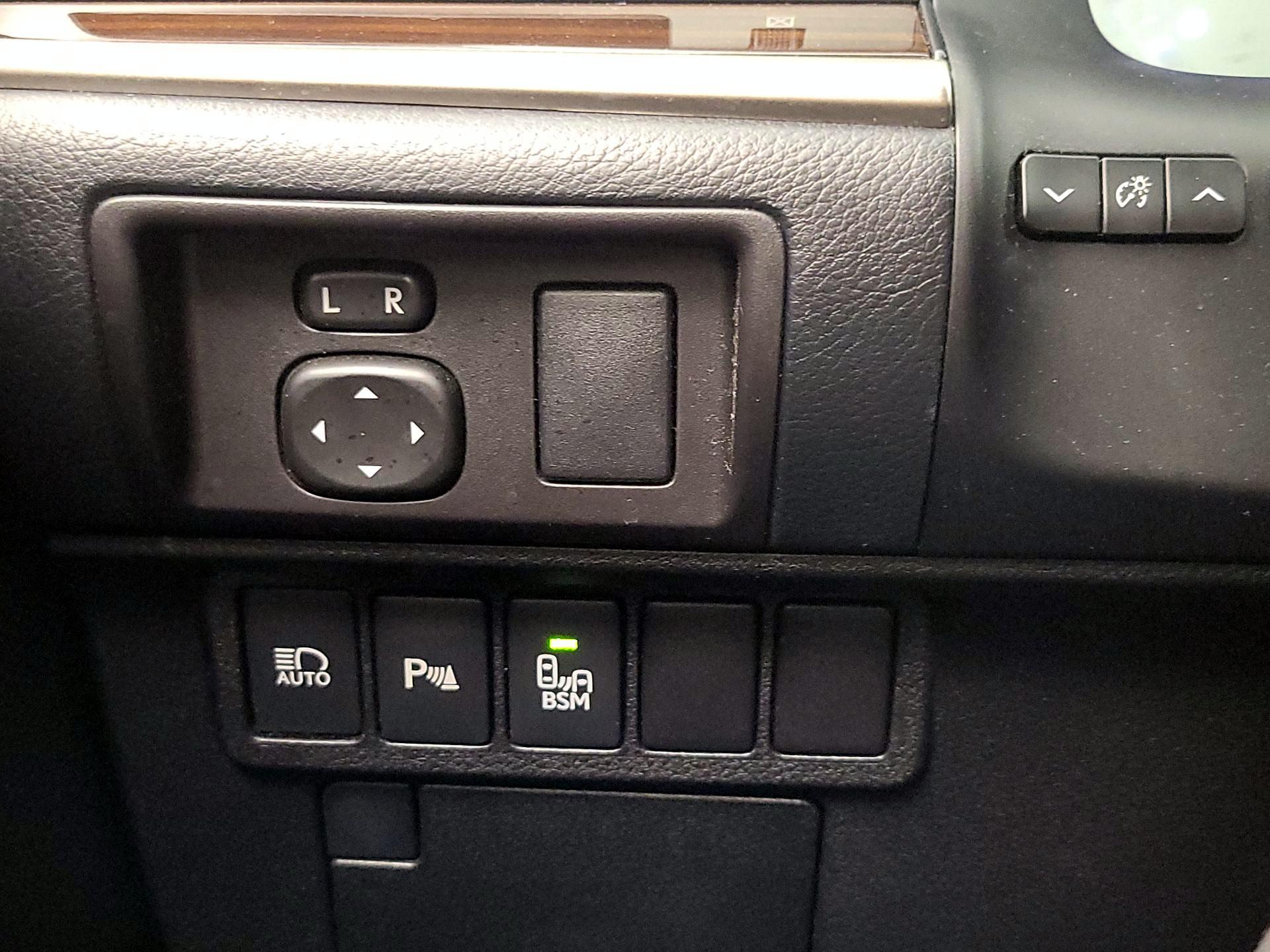 Thumbnail: 2016 Lexus ES - 13