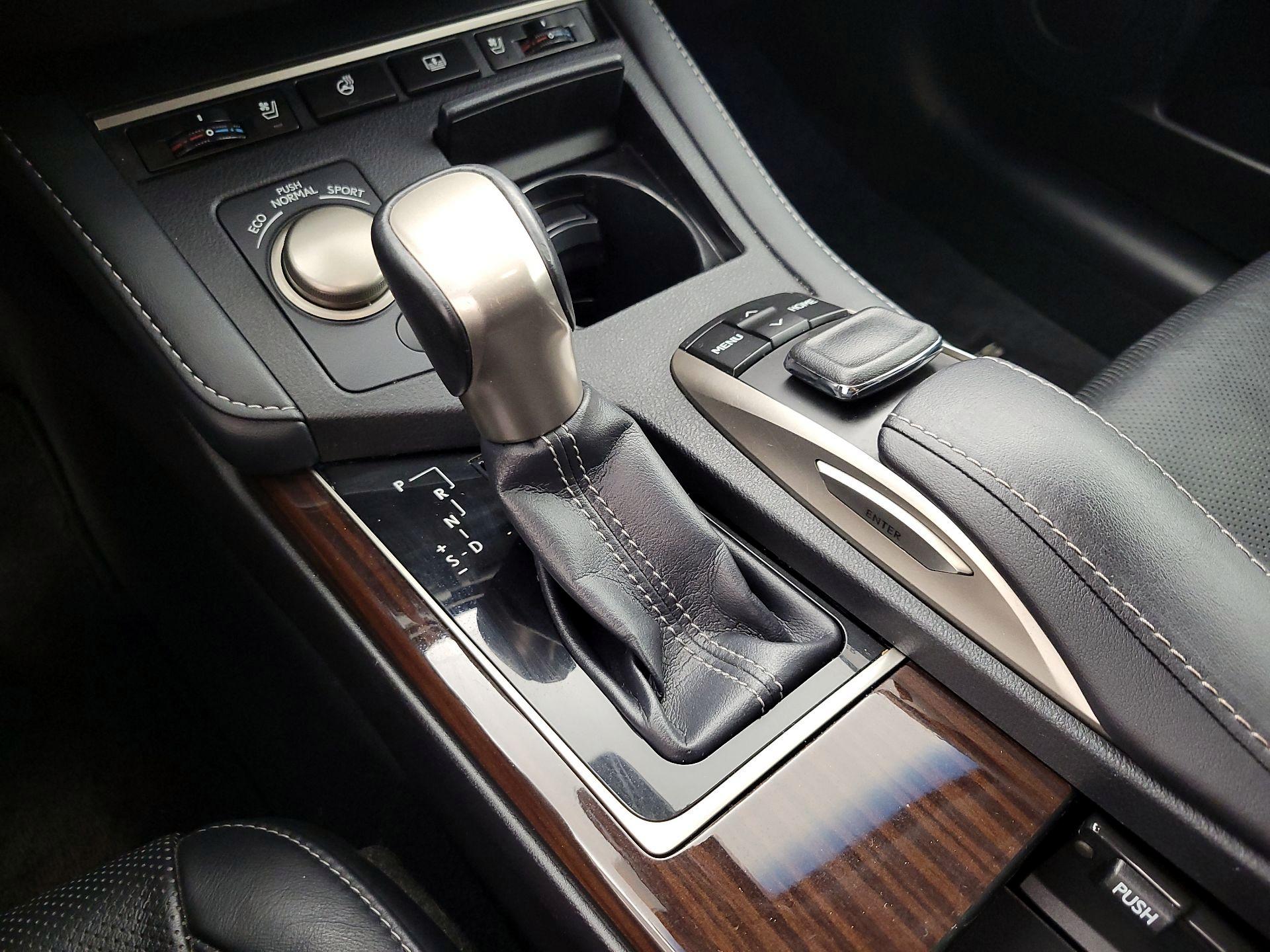 Thumbnail: 2016 Lexus ES - 18