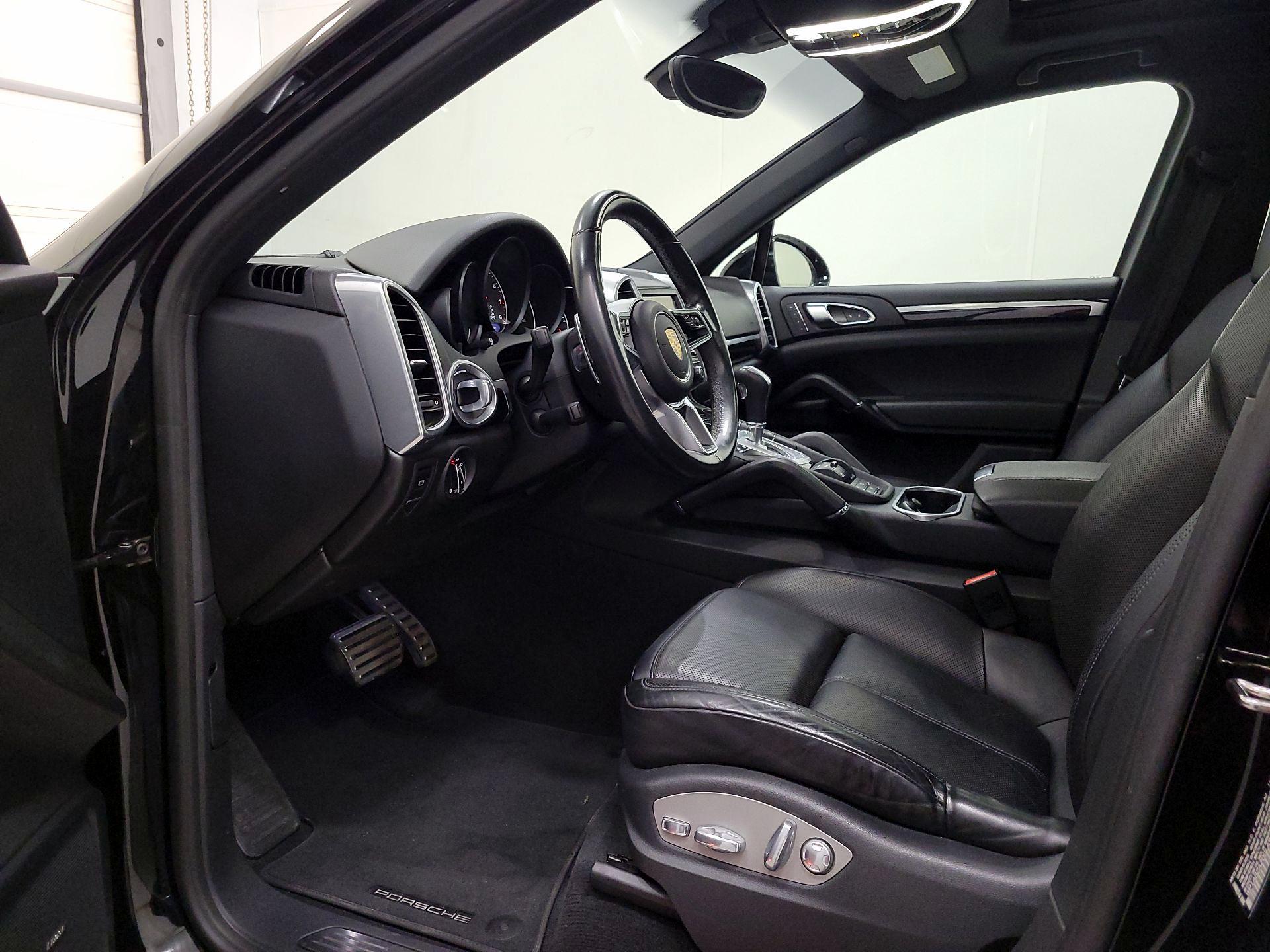 Thumbnail: 2016 Porsche Cayenne - 11