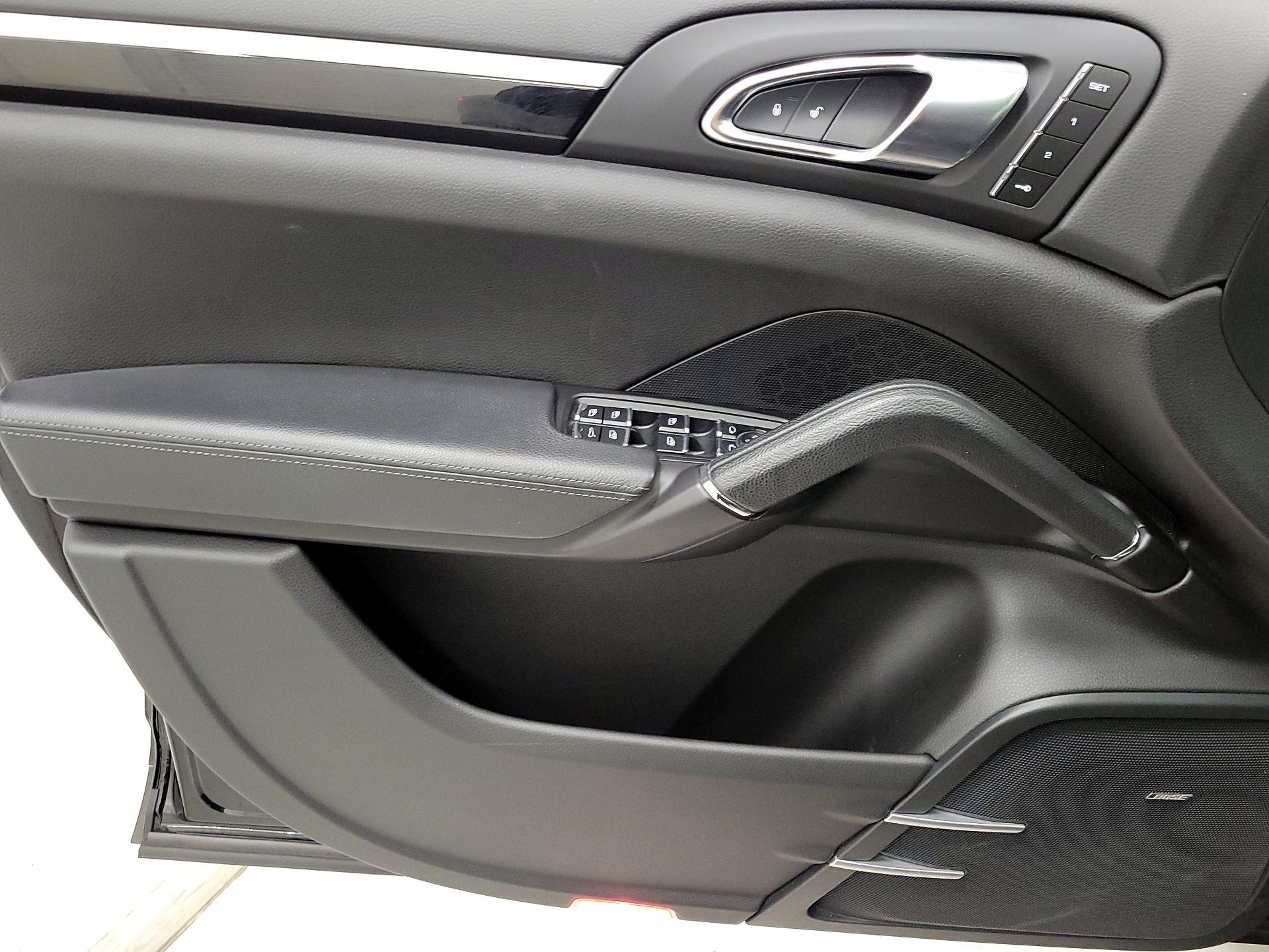 Thumbnail: 2016 Porsche Cayenne - 12