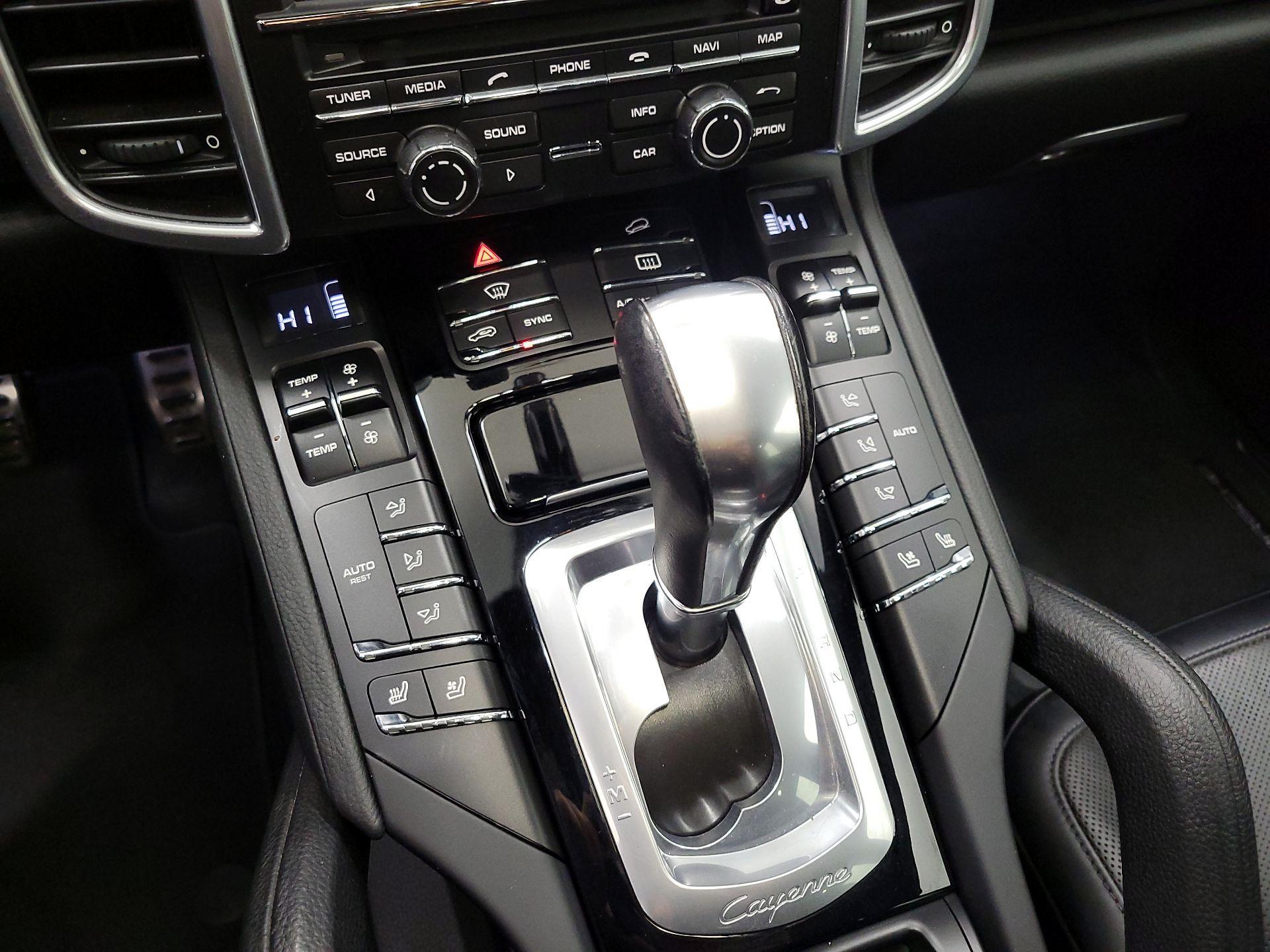 Thumbnail: 2016 Porsche Cayenne - 17