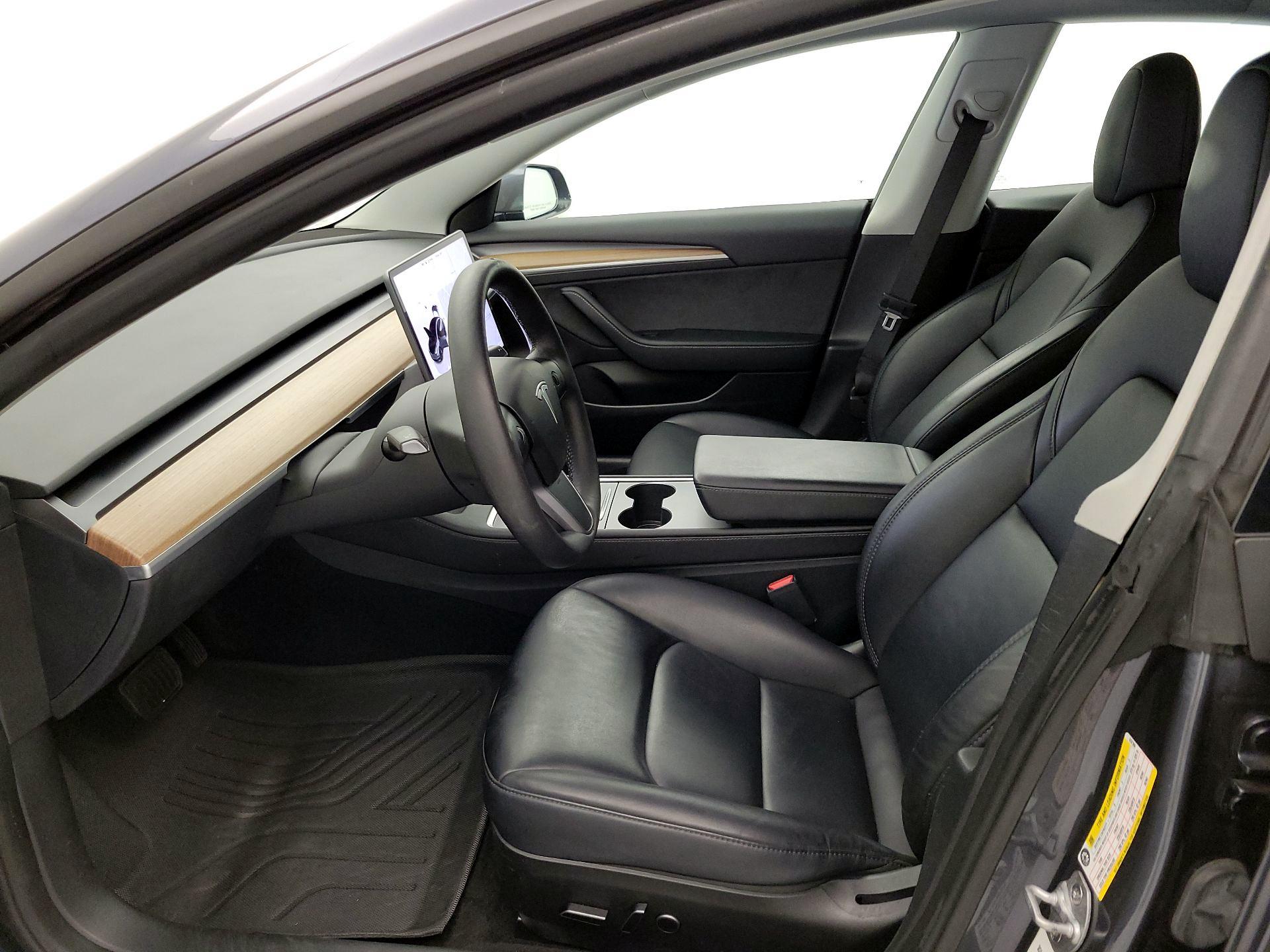 Thumbnail: 2023 Tesla Model 3 - 11