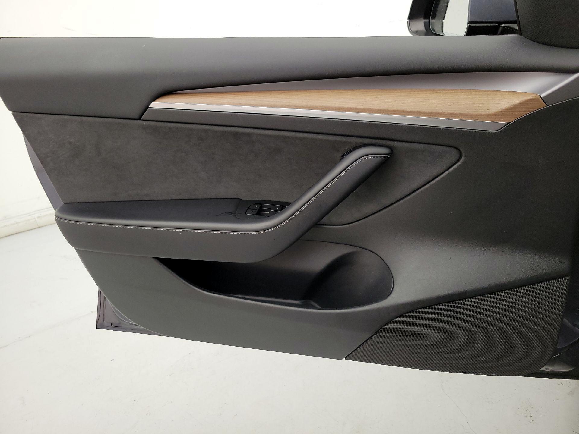 Thumbnail: 2023 Tesla Model 3 - 12