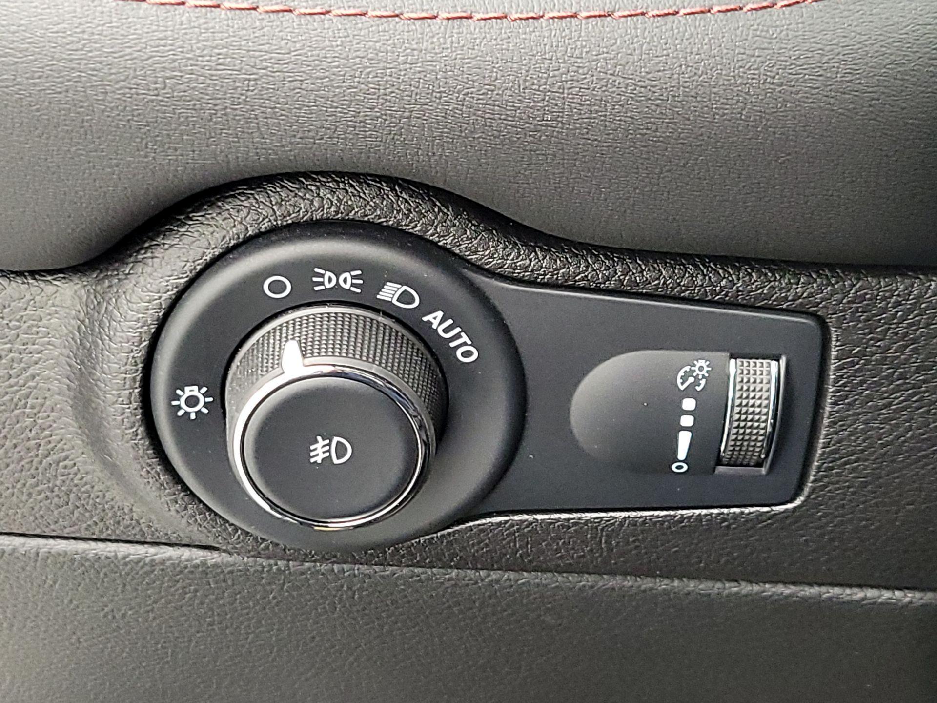 Thumbnail: 2022 Dodge Durango - 13