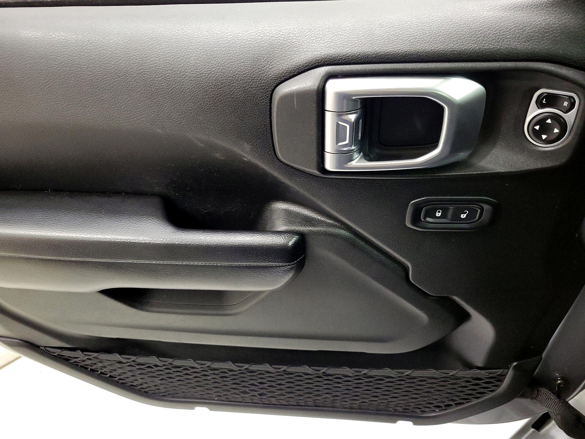 Thumbnail: 2019 Jeep Wrangler - 12