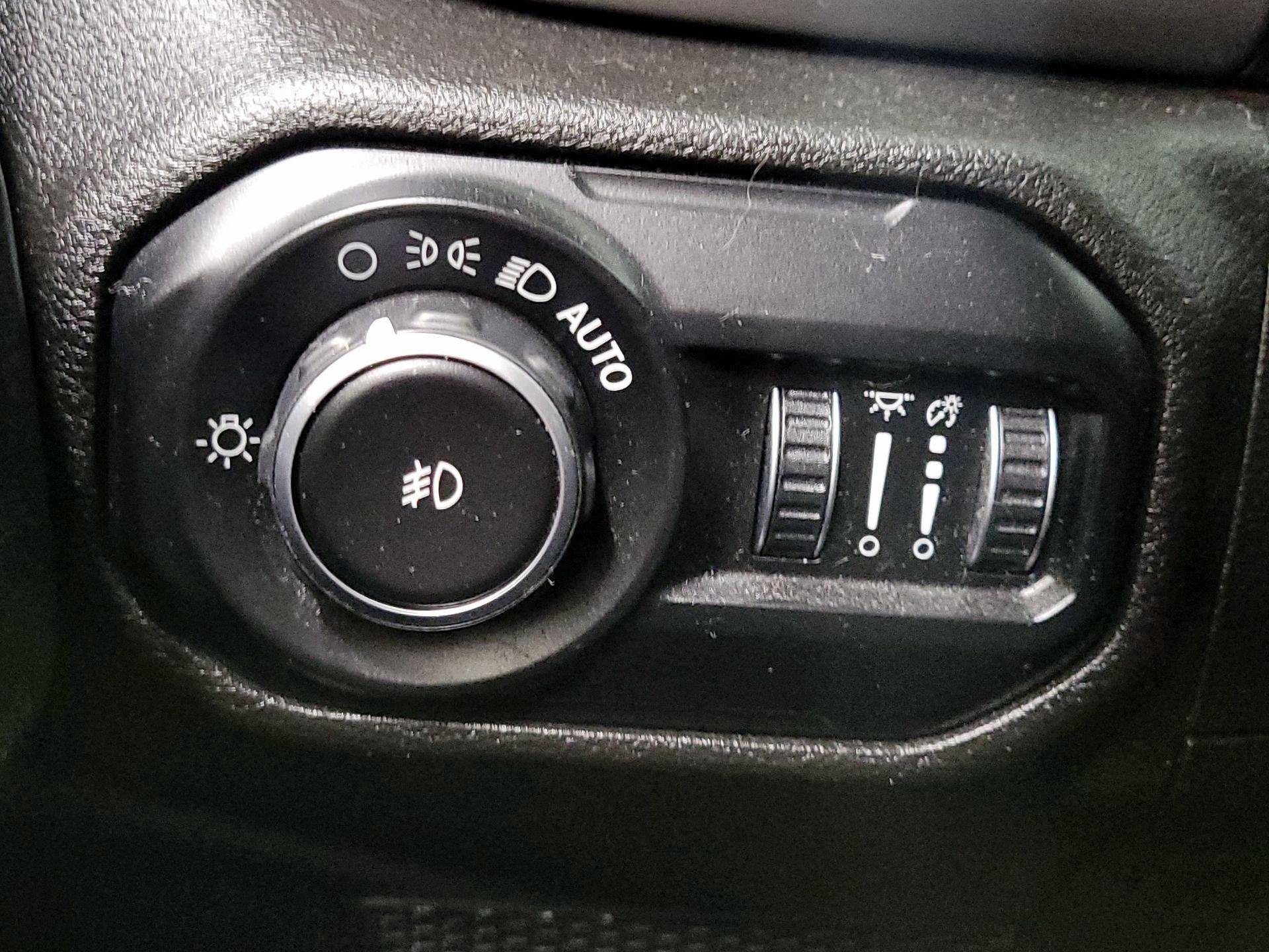 Thumbnail: 2019 Jeep Wrangler - 13