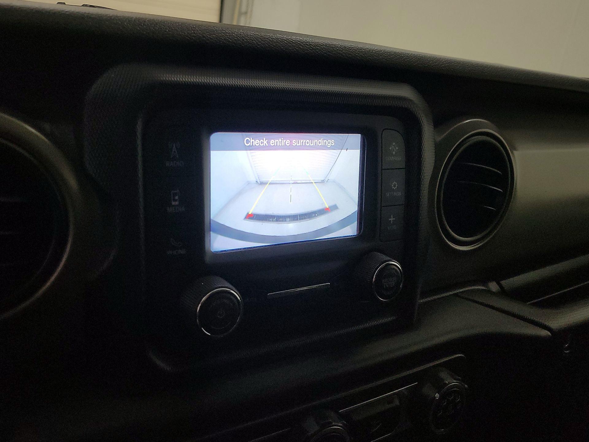 Thumbnail: 2019 Jeep Wrangler - 14