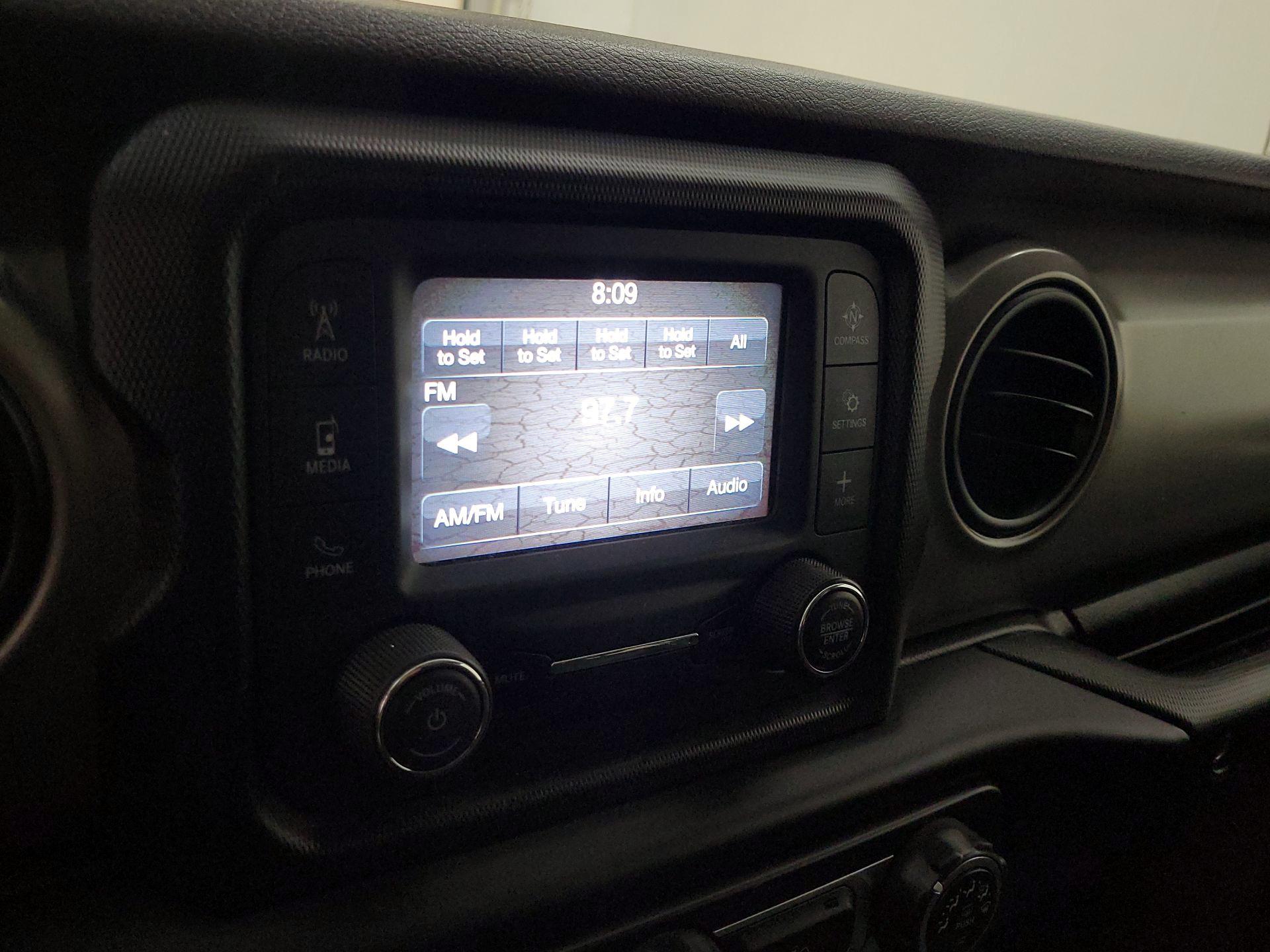 Thumbnail: 2019 Jeep Wrangler - 15