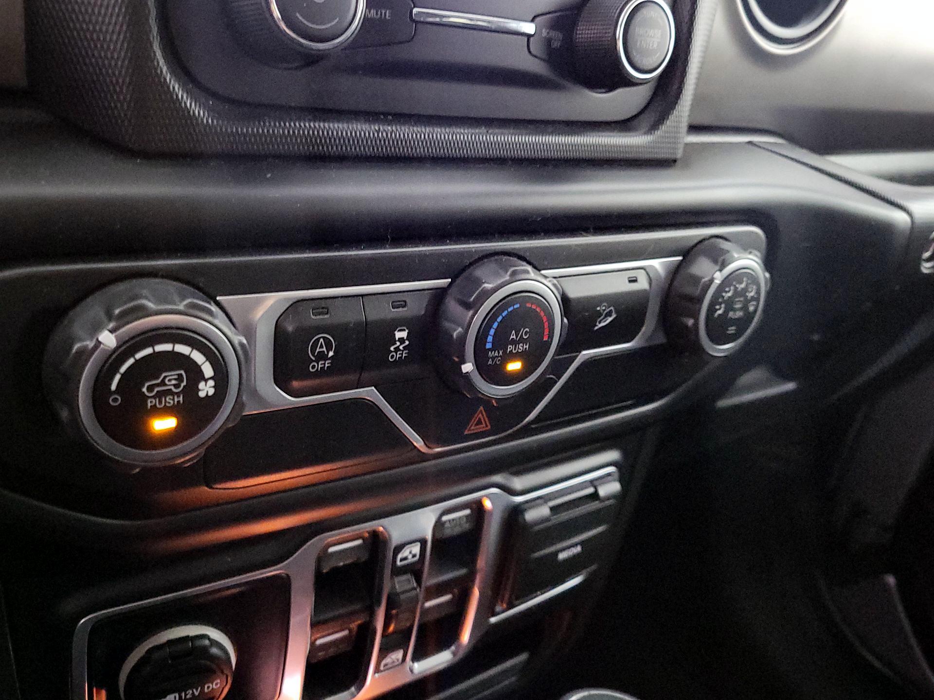 Thumbnail: 2019 Jeep Wrangler - 16