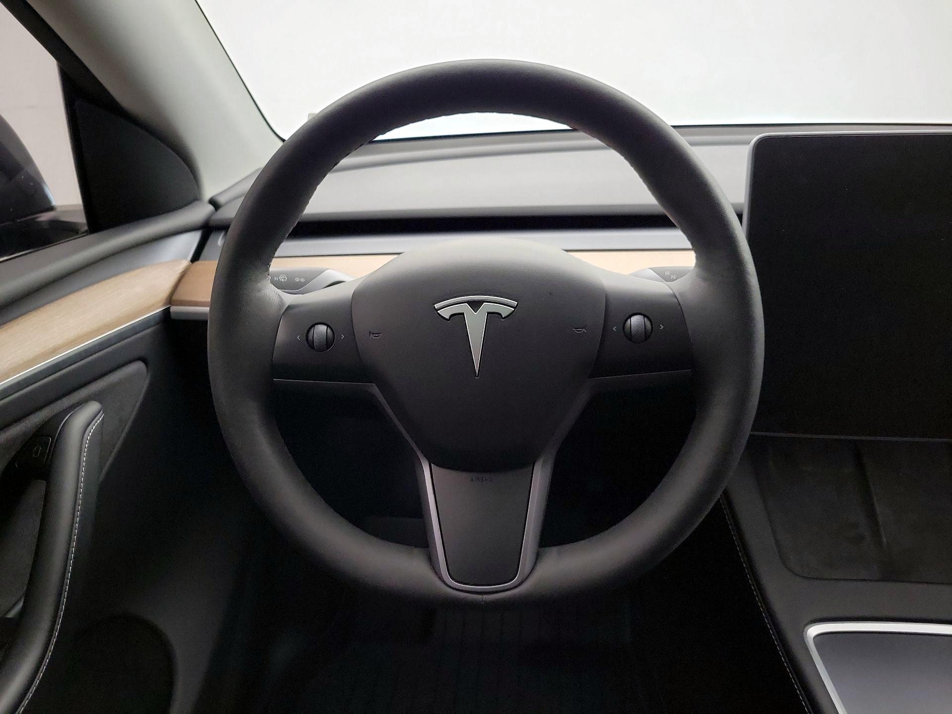 Thumbnail: 2023 Tesla Model Y - 10