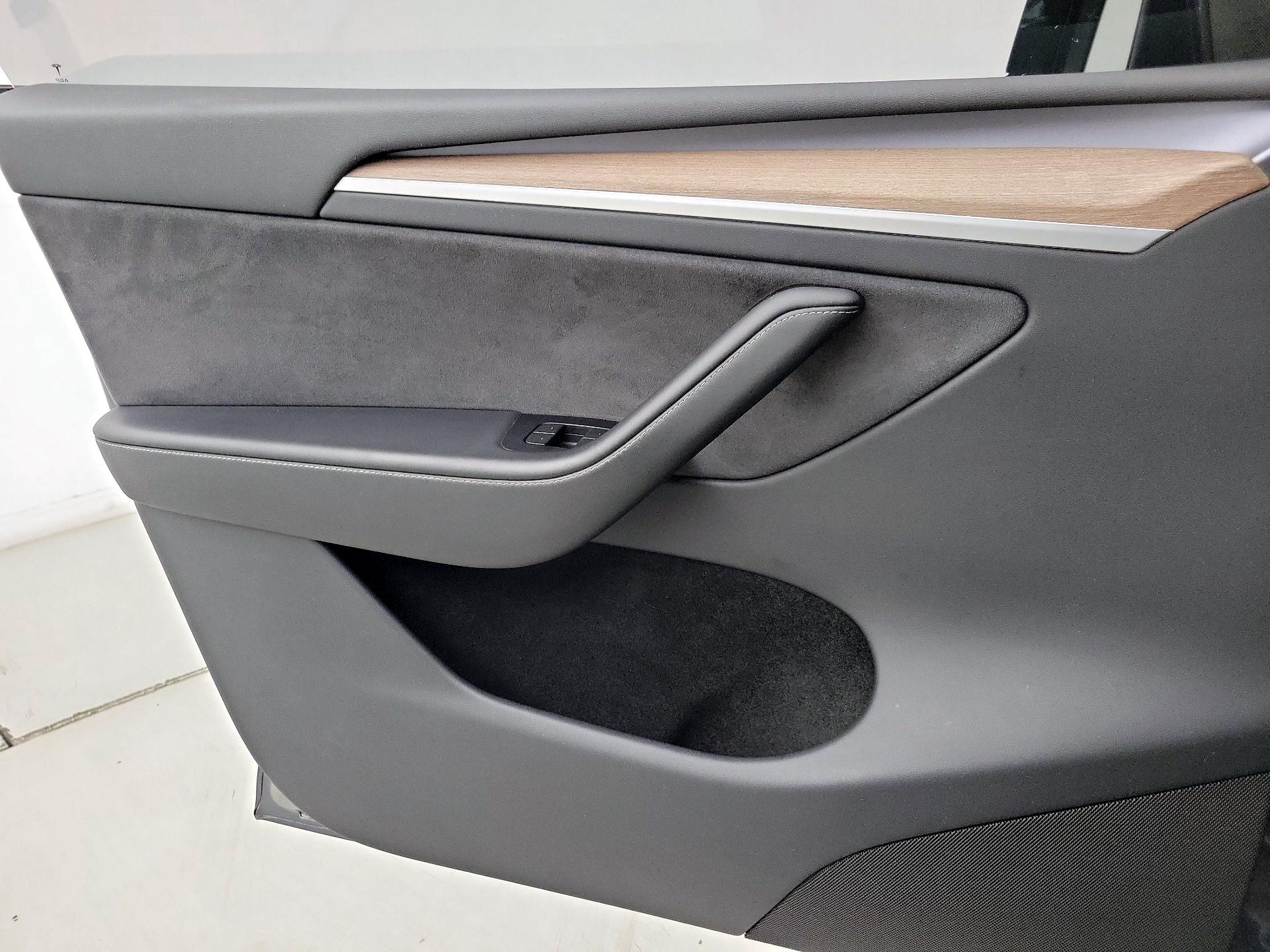 Thumbnail: 2023 Tesla Model Y - 12