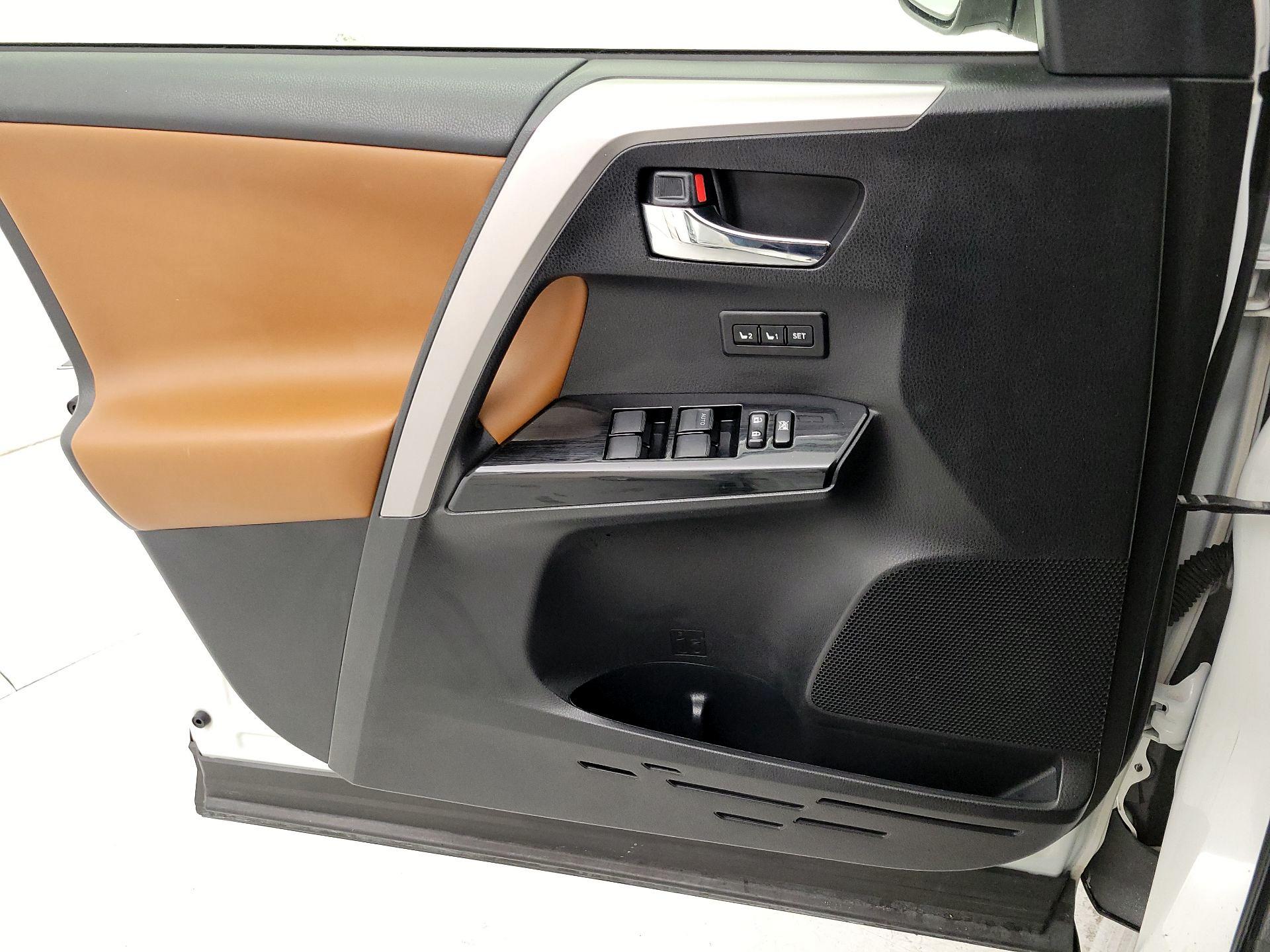 Thumbnail: 2016 Toyota RAV4 - 12