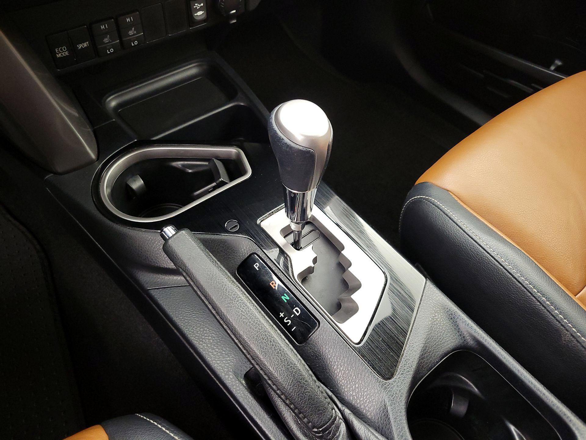 Thumbnail: 2016 Toyota RAV4 - 18