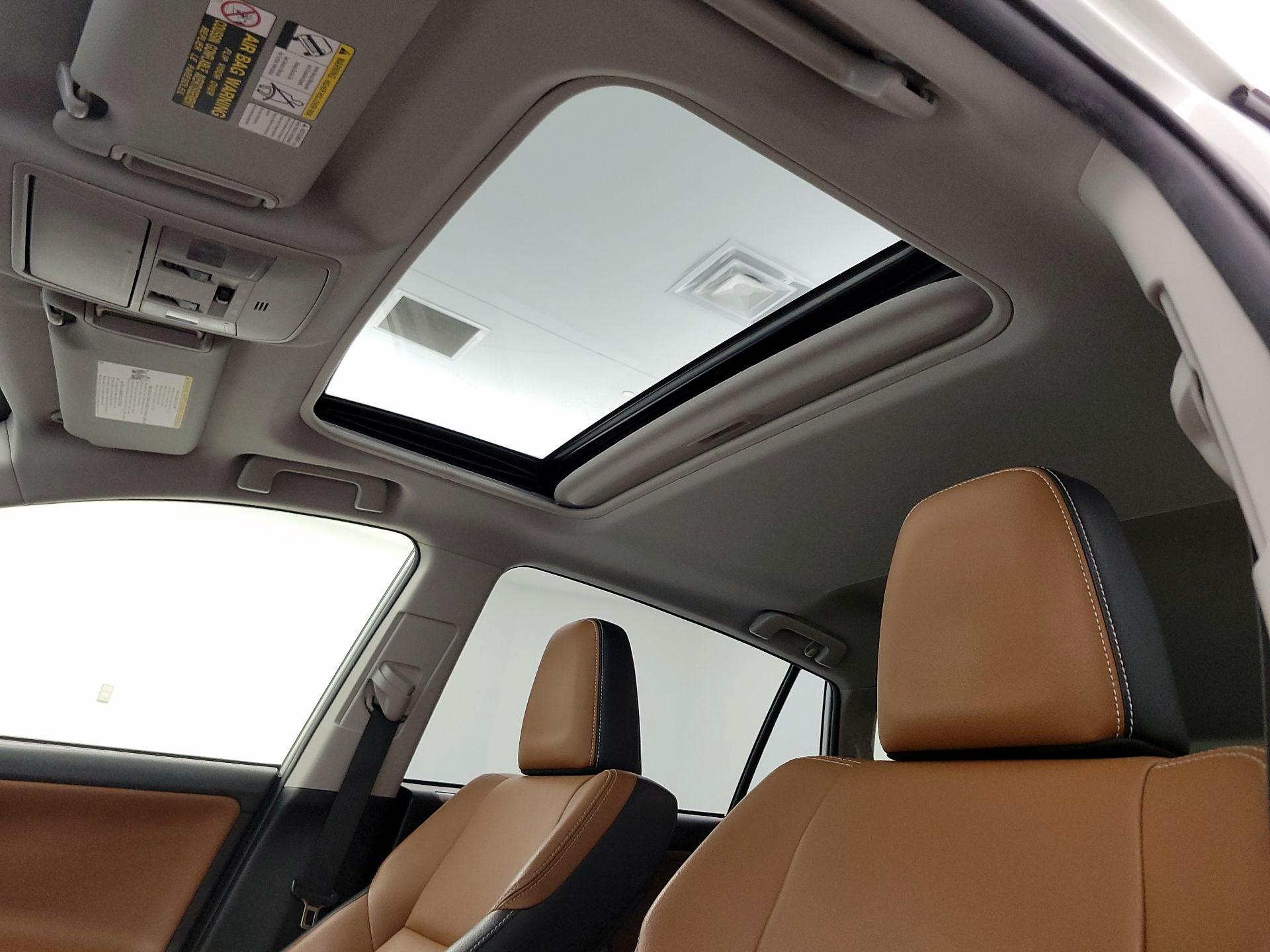 Thumbnail: 2016 Toyota RAV4 - 20