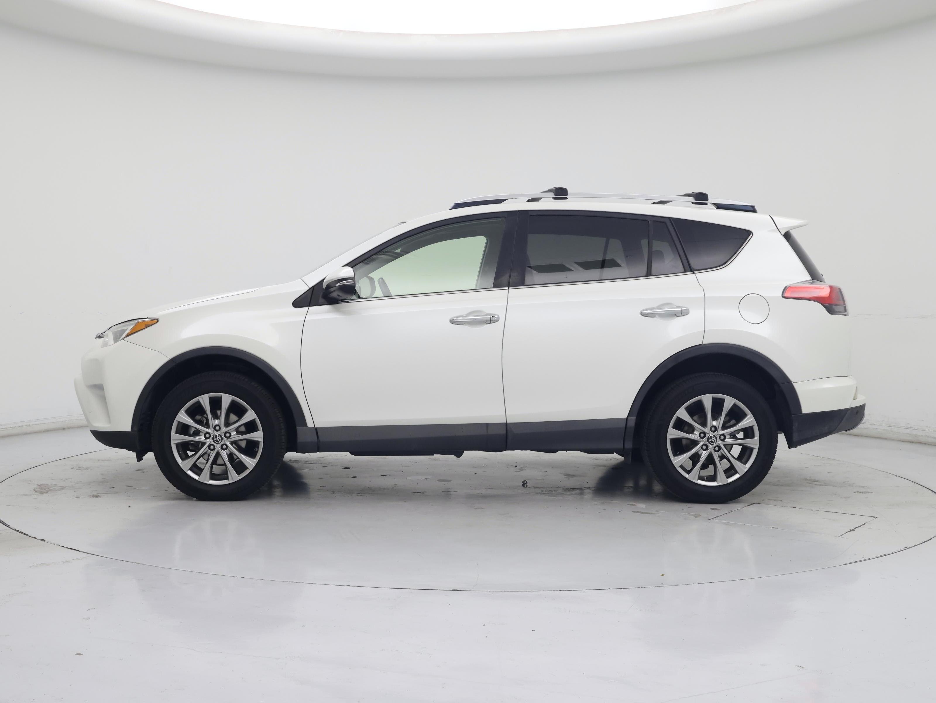 Thumbnail: 2016 Toyota RAV4 - 3