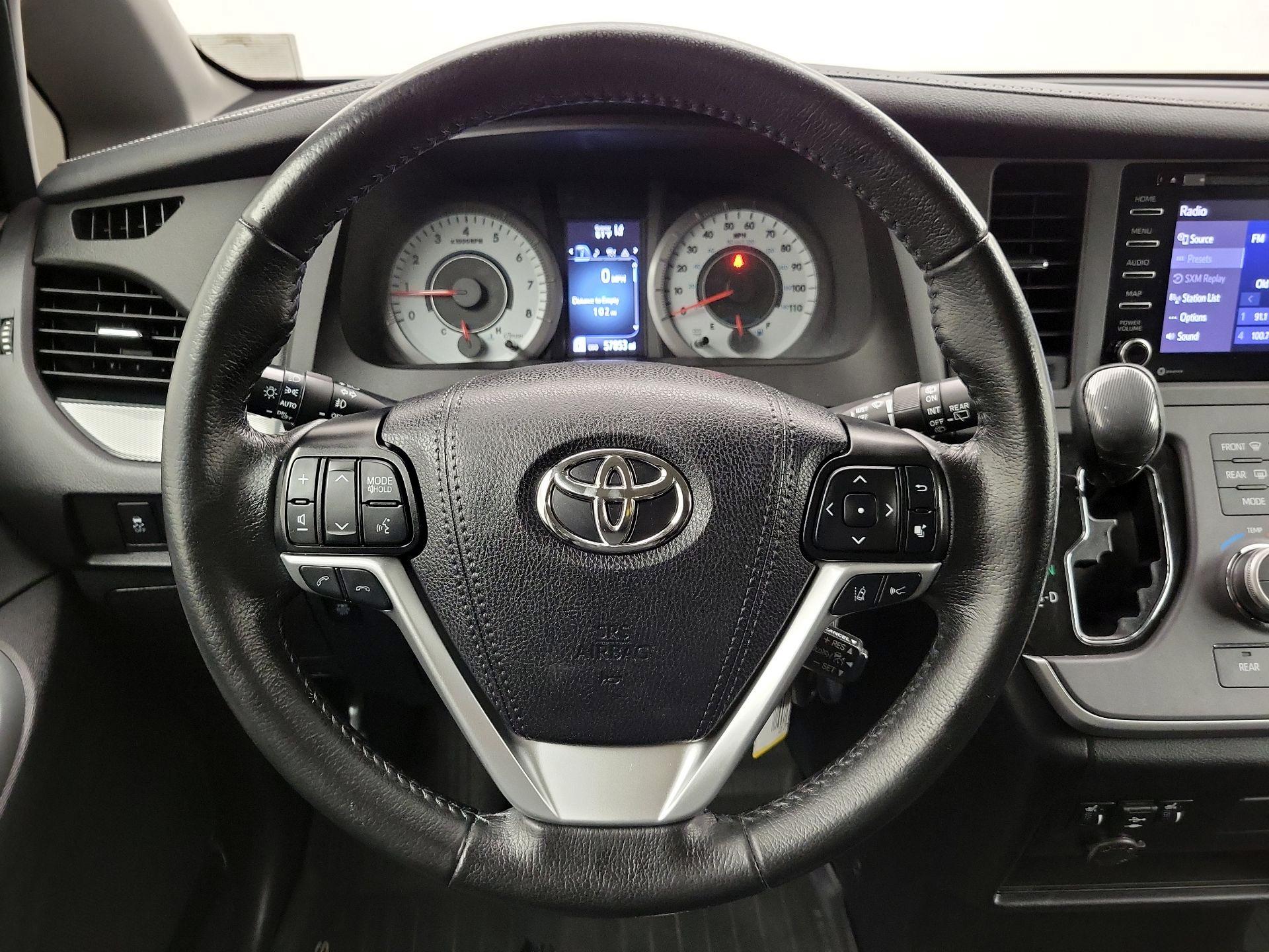 Thumbnail: 2020 Toyota Sienna - 10