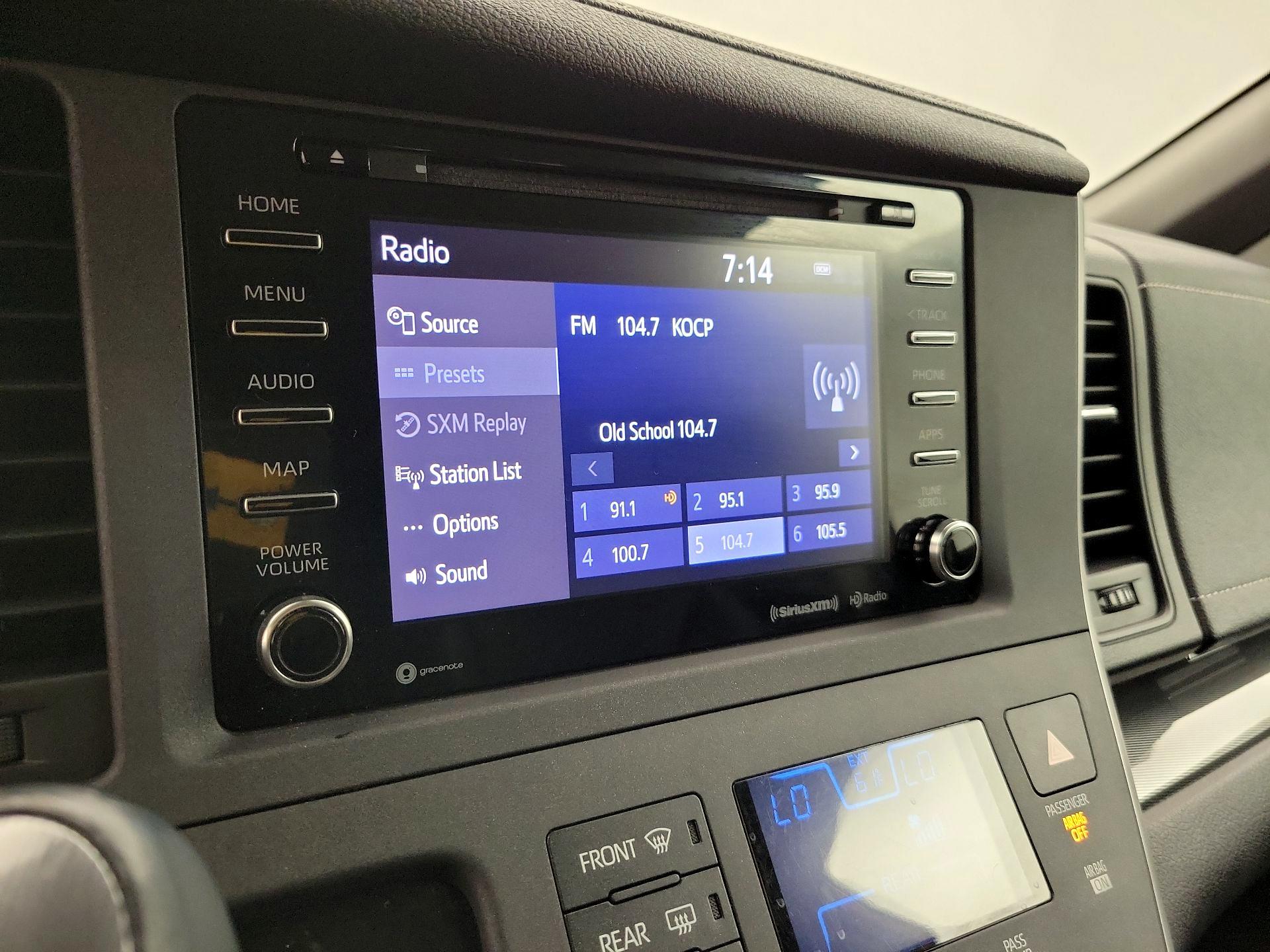 Thumbnail: 2020 Toyota Sienna - 15