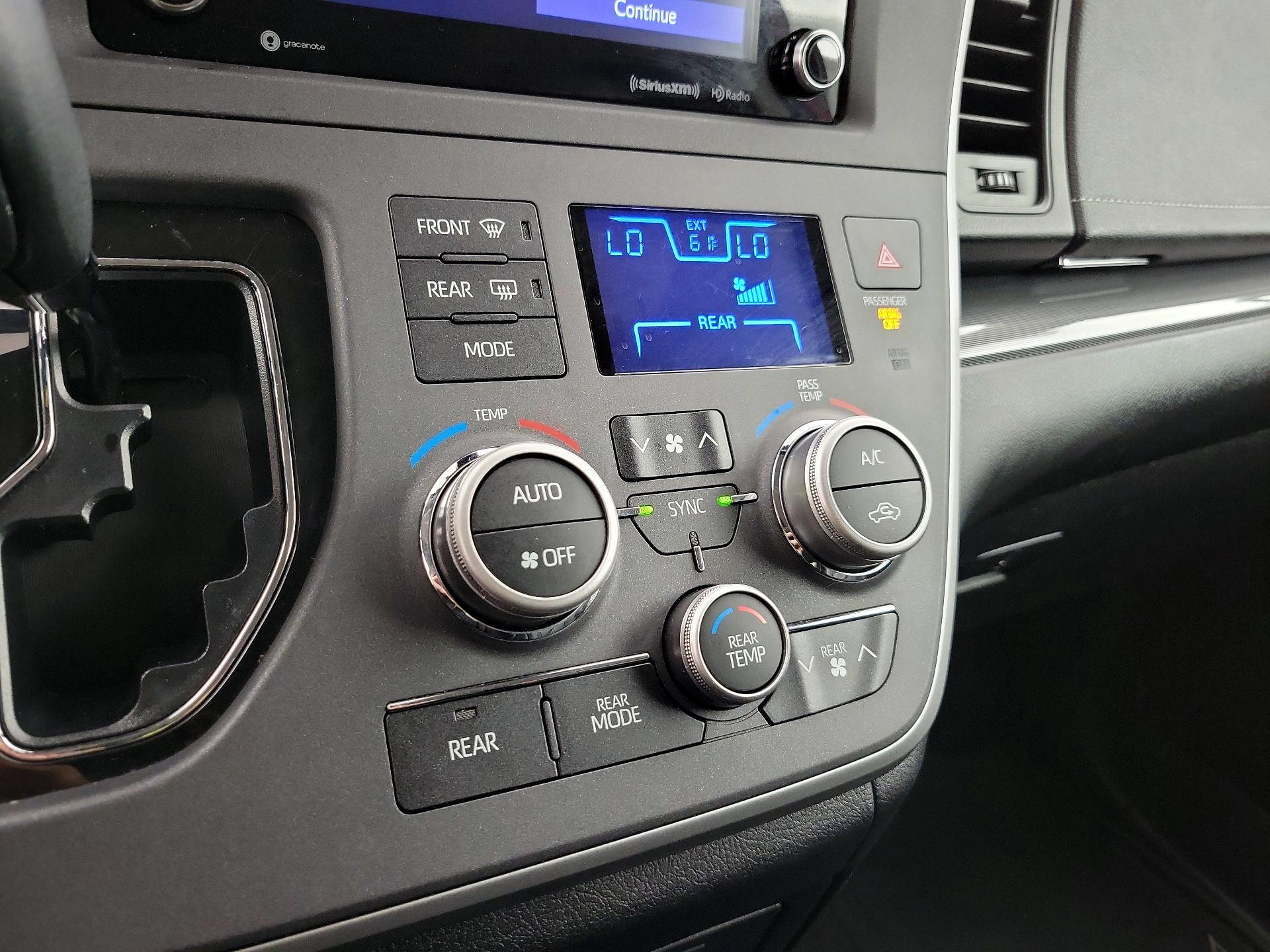 Thumbnail: 2020 Toyota Sienna - 16