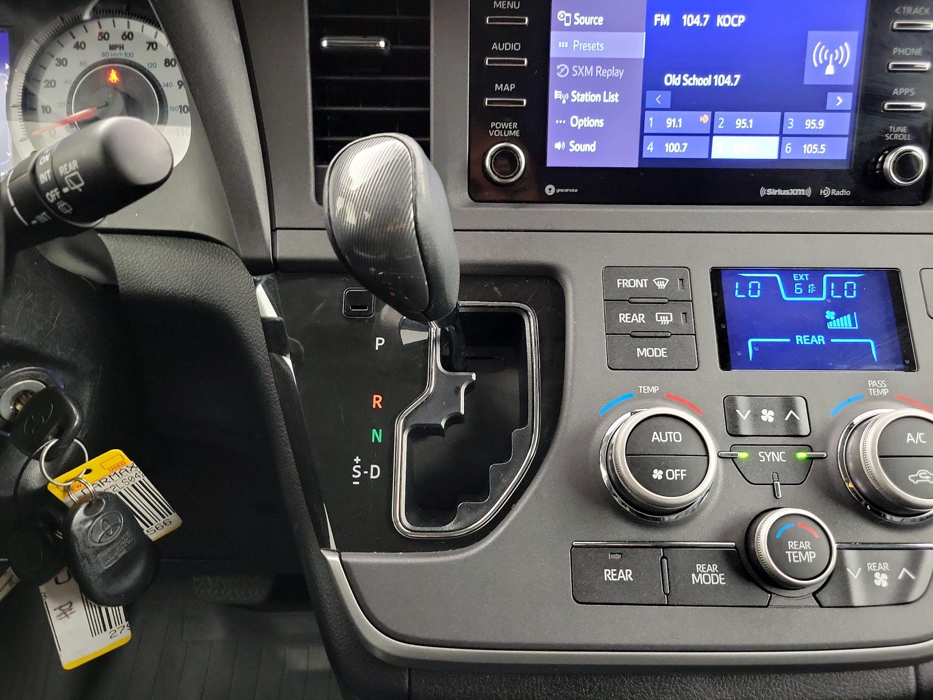 Thumbnail: 2020 Toyota Sienna - 17