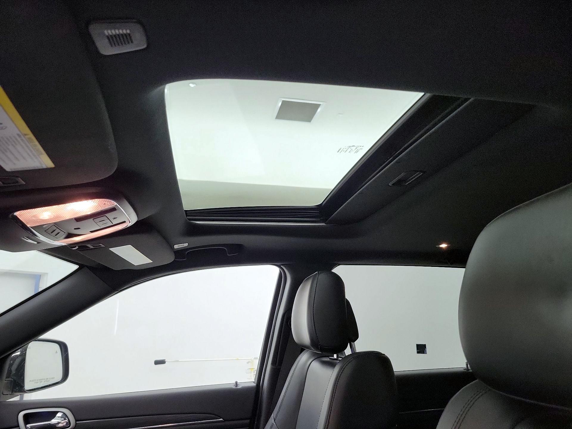 Thumbnail: 2020 Jeep Grand Cherokee - 20