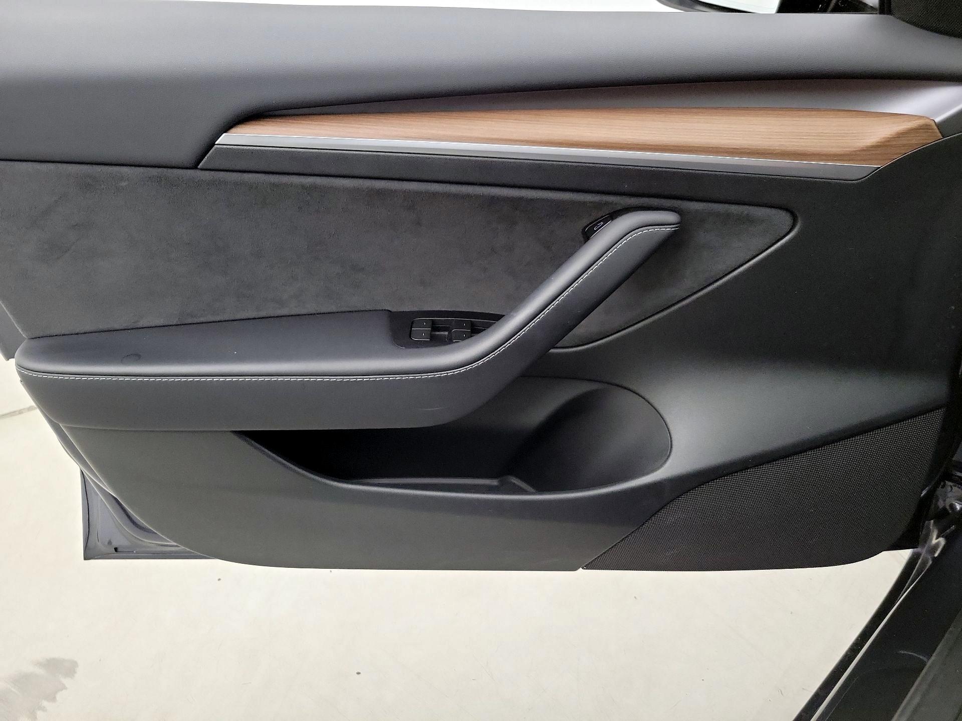 Thumbnail: 2023 Tesla Model 3 - 12