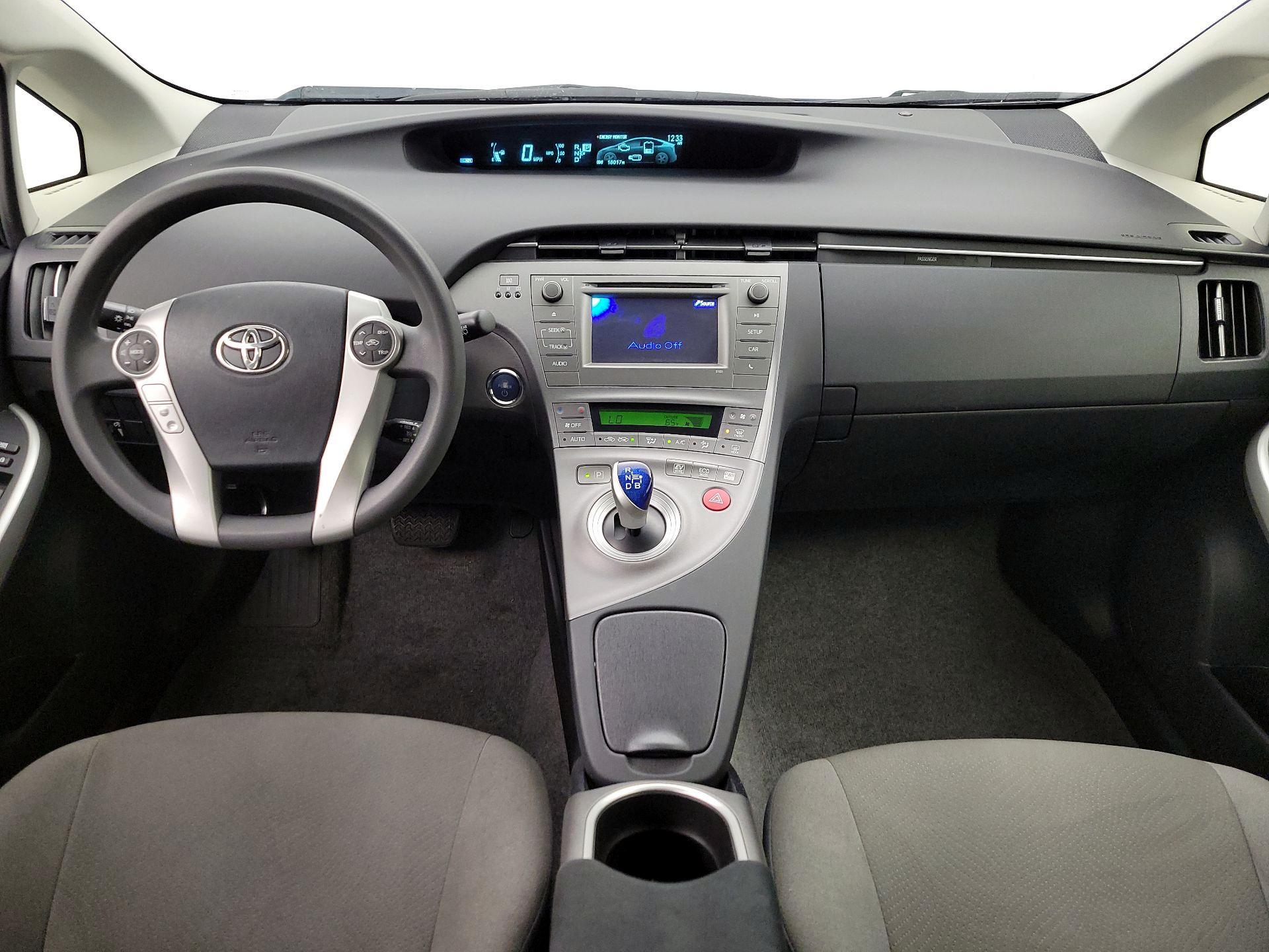 Thumbnail: 2015 Toyota Prius - 9