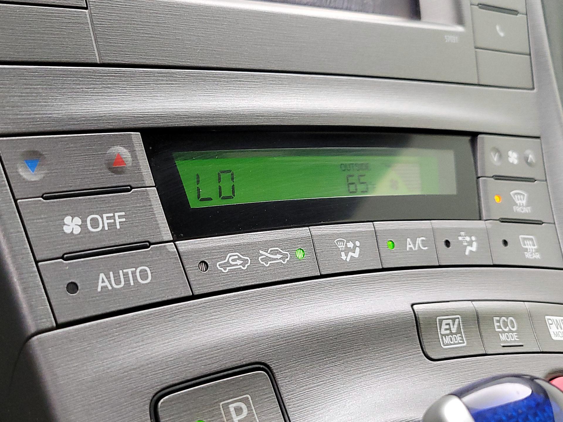 Thumbnail: 2015 Toyota Prius - 16