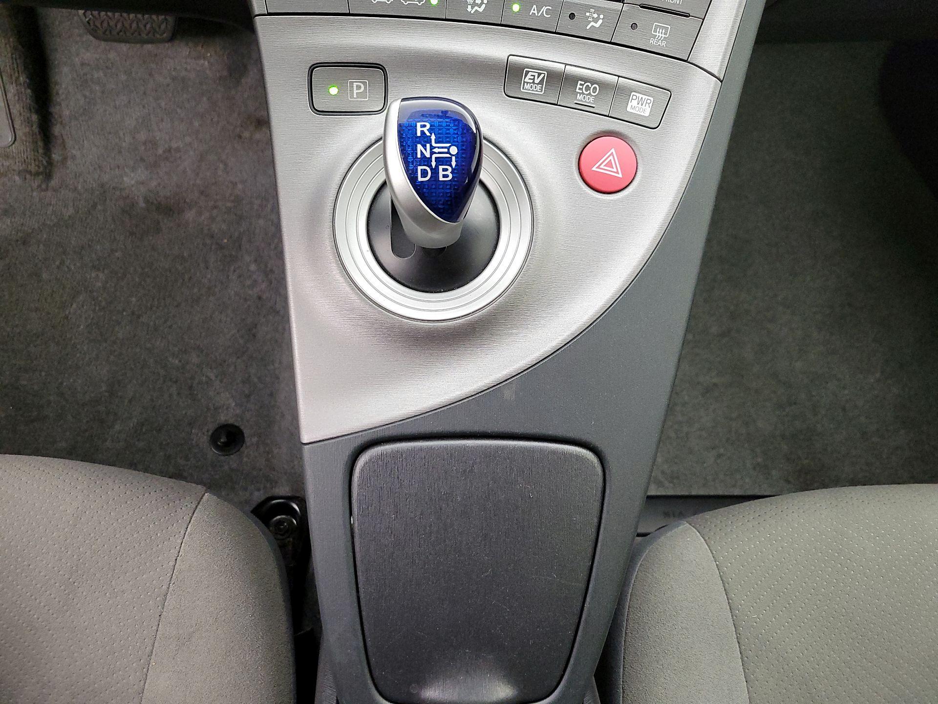 Thumbnail: 2015 Toyota Prius - 17