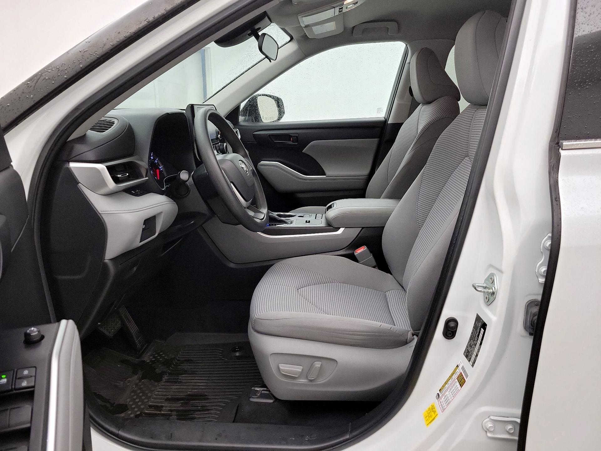 Thumbnail: 2022 Toyota Highlander - 11