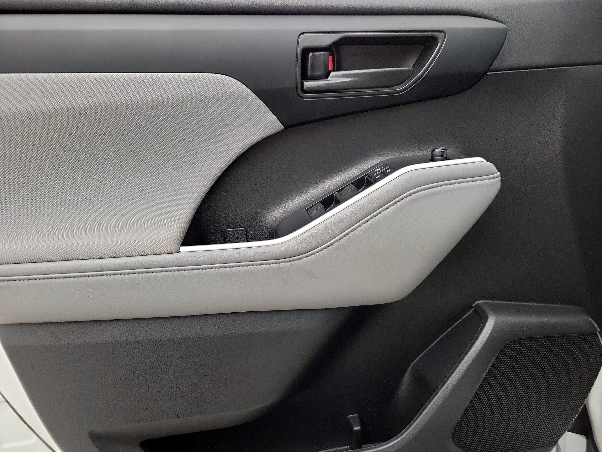 Thumbnail: 2022 Toyota Highlander - 12