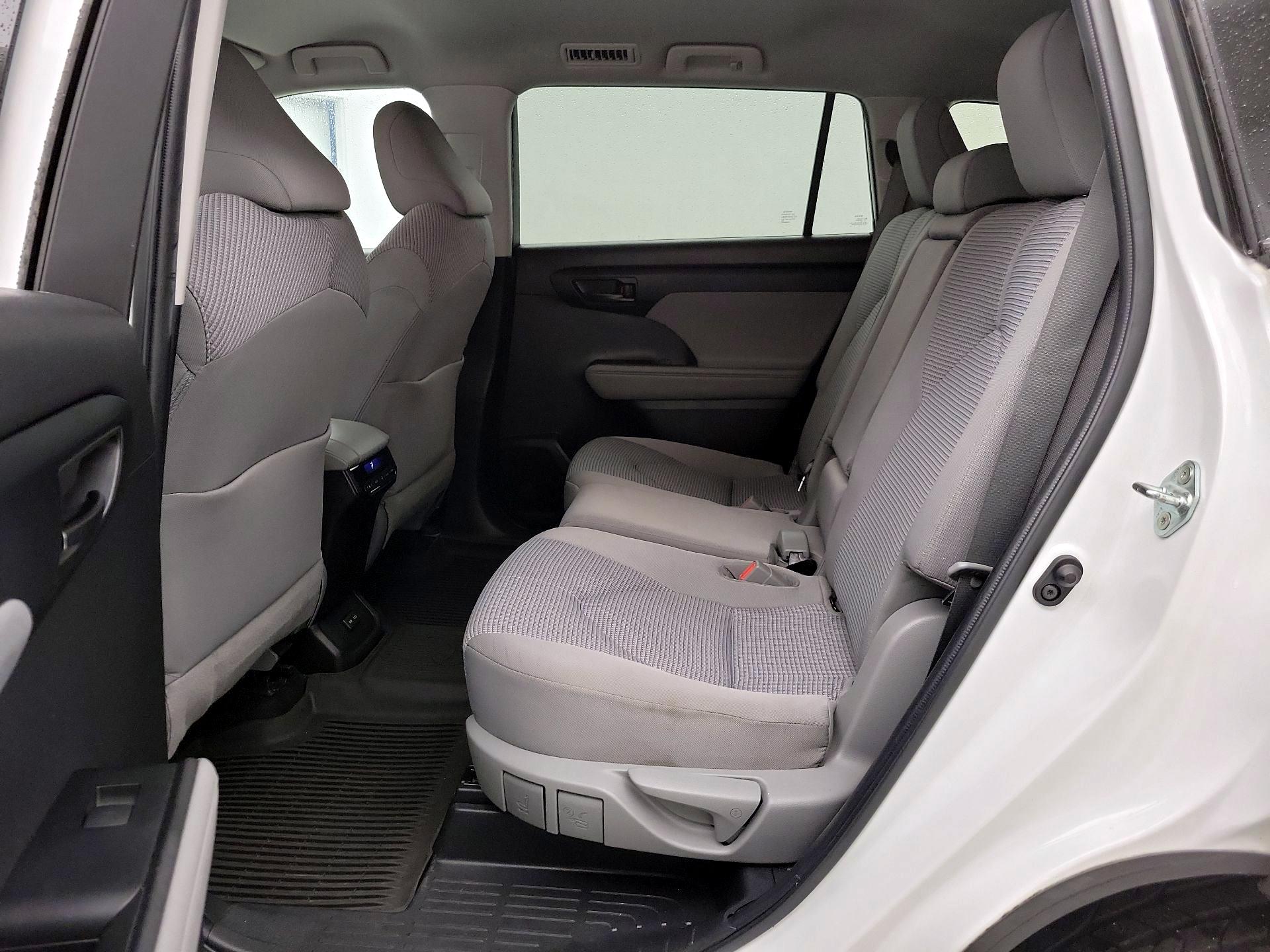 Thumbnail: 2022 Toyota Highlander - 19