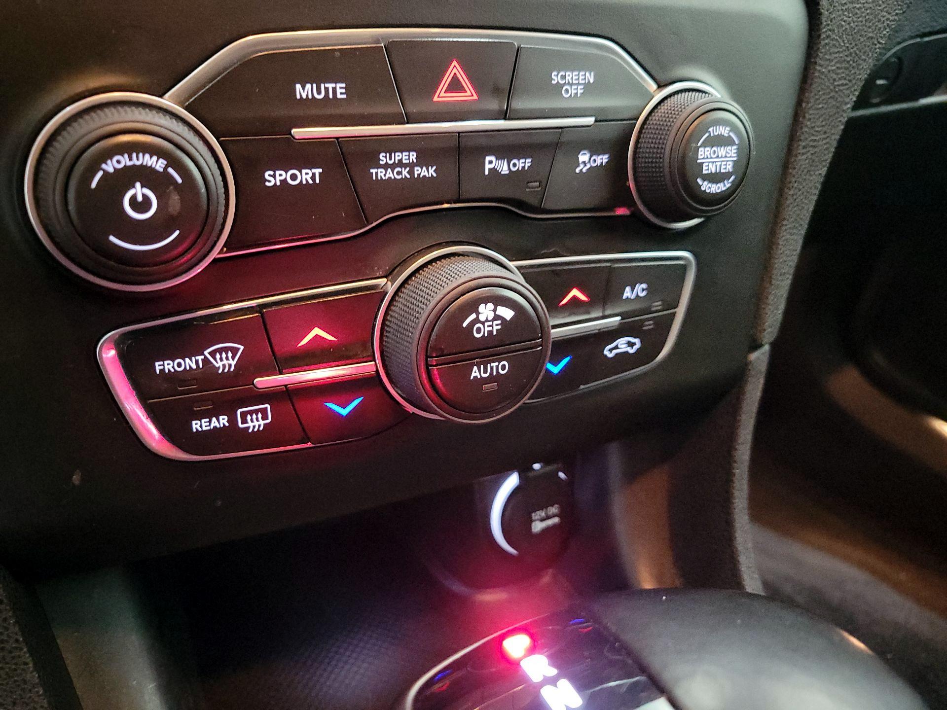 Thumbnail: 2019 Dodge Charger - 16