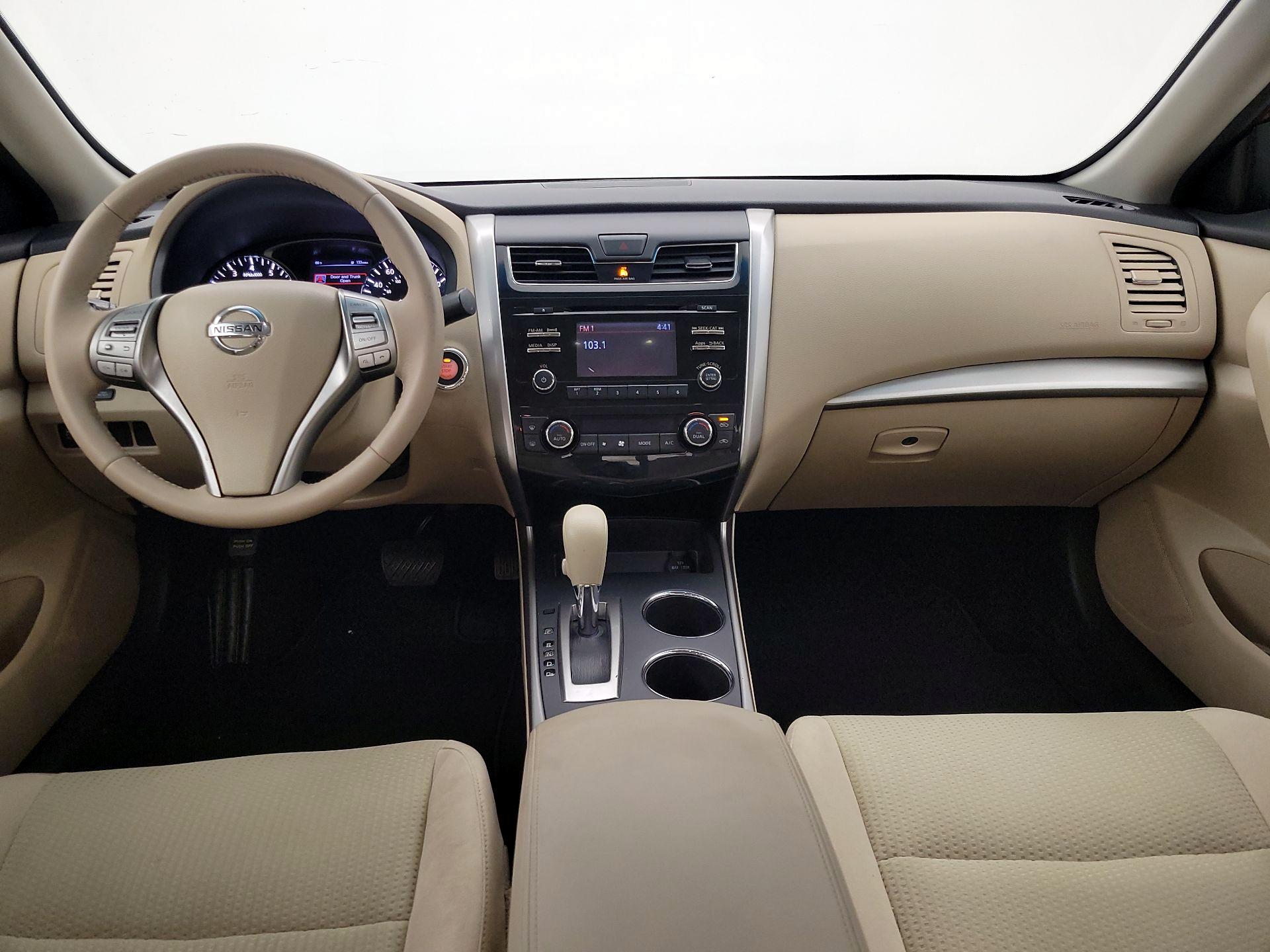 Thumbnail: 2015 Nissan Altima - 9