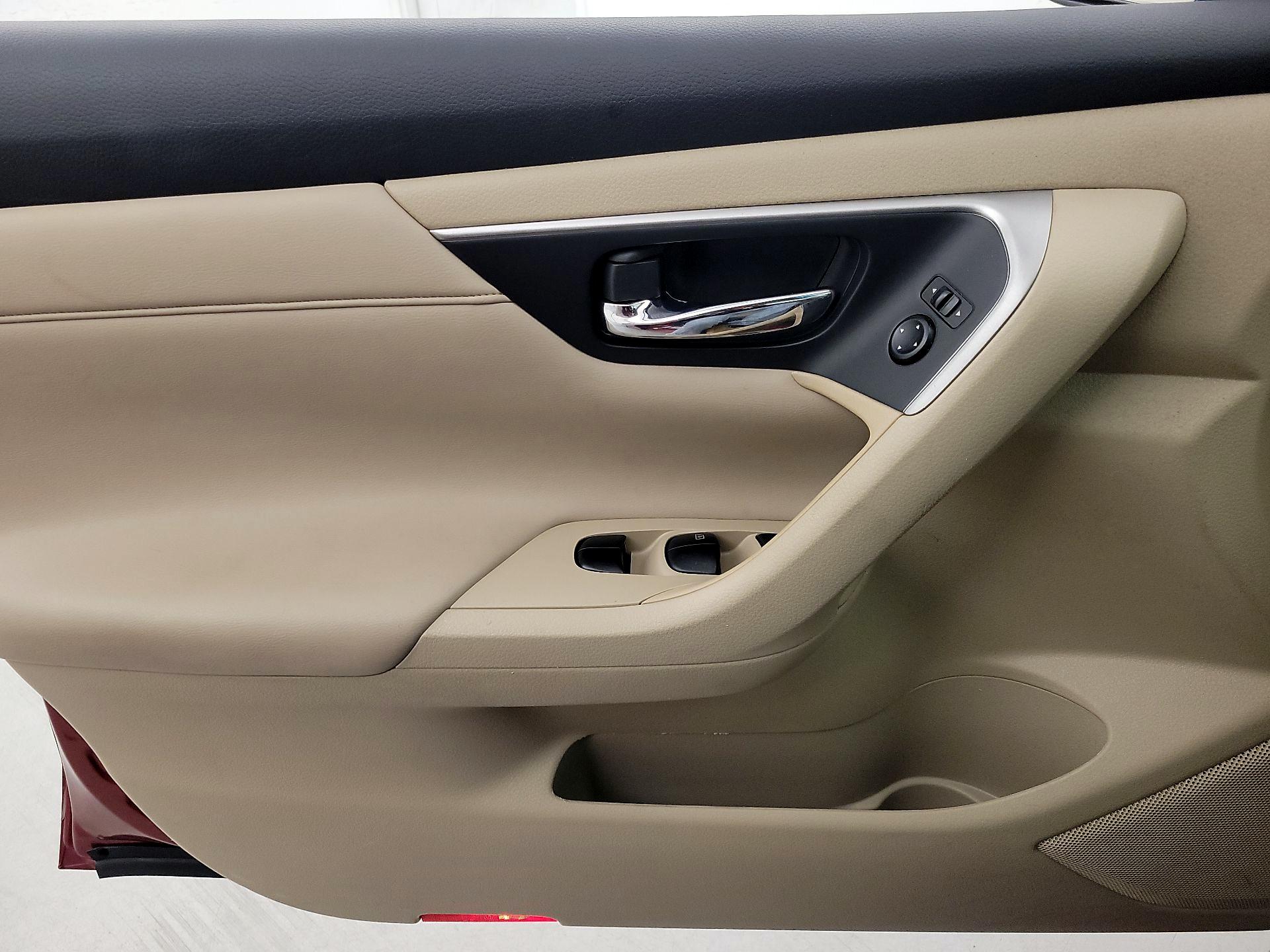 Thumbnail: 2015 Nissan Altima - 12