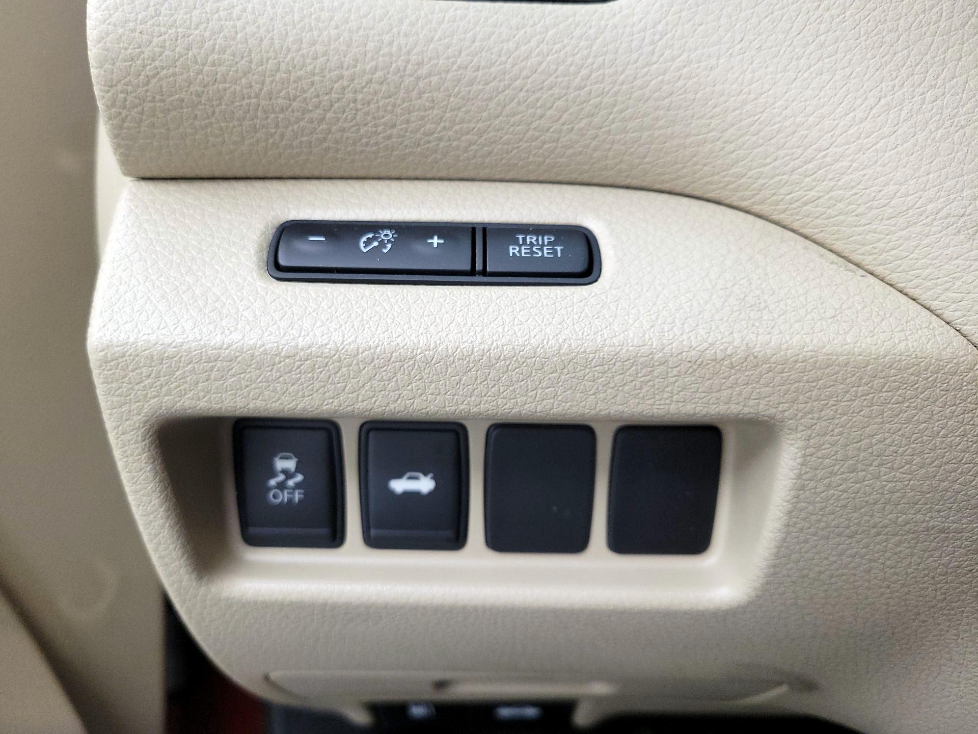 Thumbnail: 2015 Nissan Altima - 13