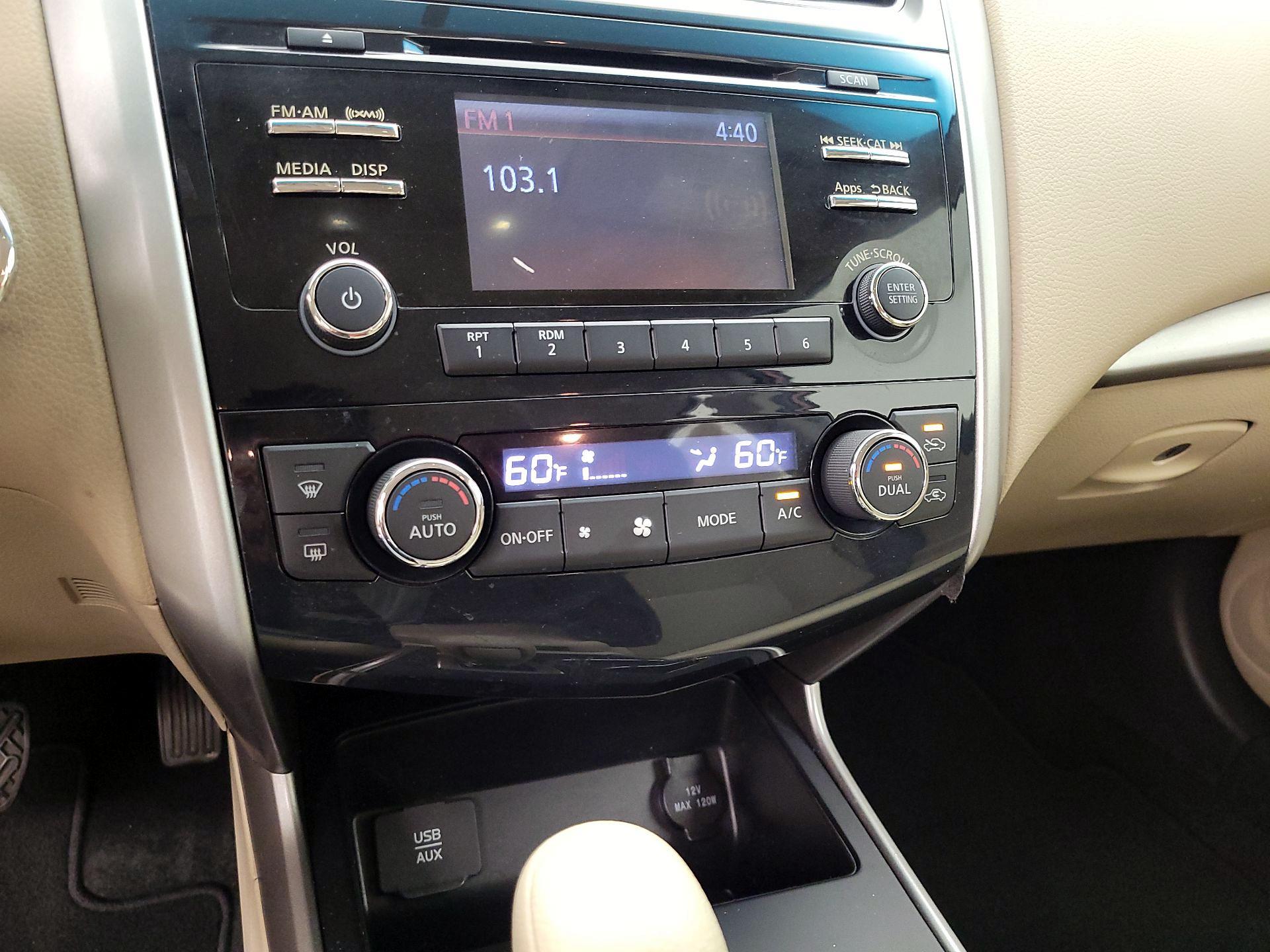 Thumbnail: 2015 Nissan Altima - 16