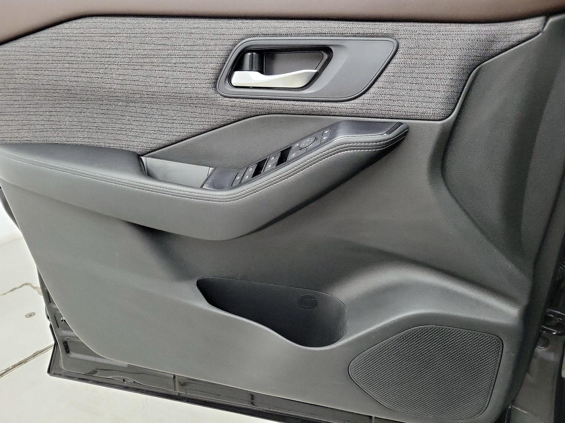 Thumbnail: 2023 Nissan Rogue - 12