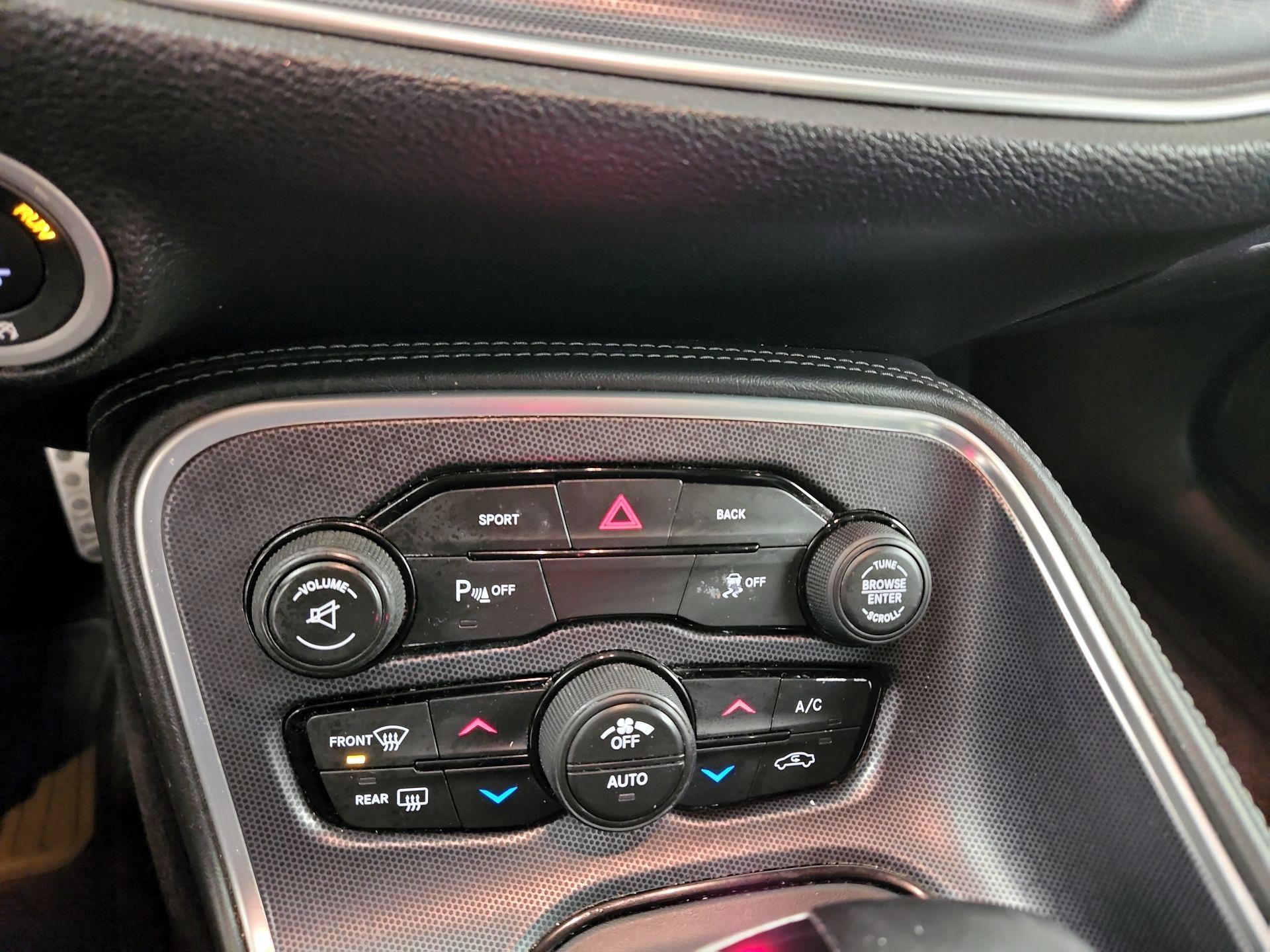 Thumbnail: 2016 Dodge Challenger - 14