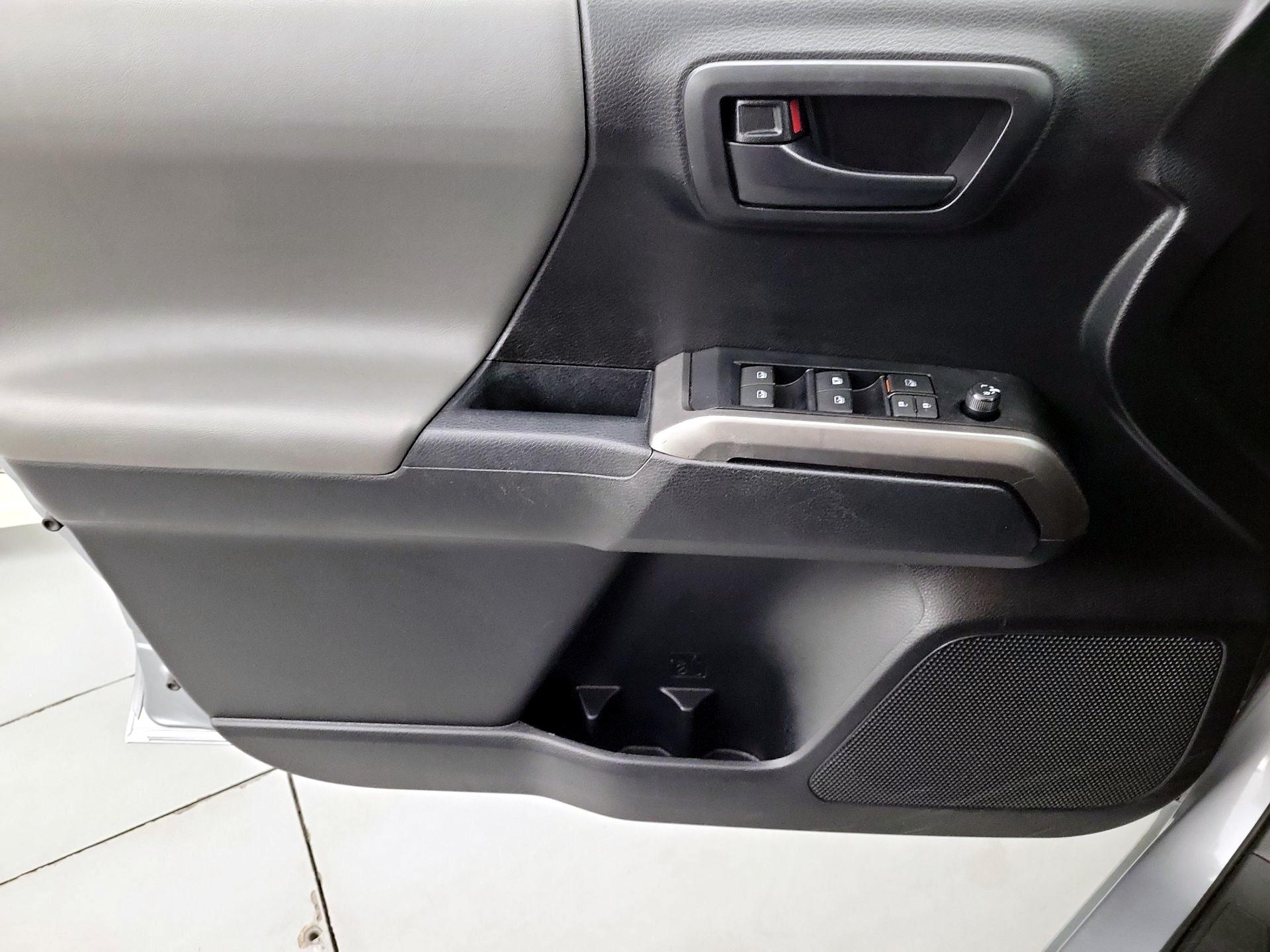 Thumbnail: 2019 Toyota Tacoma - 12