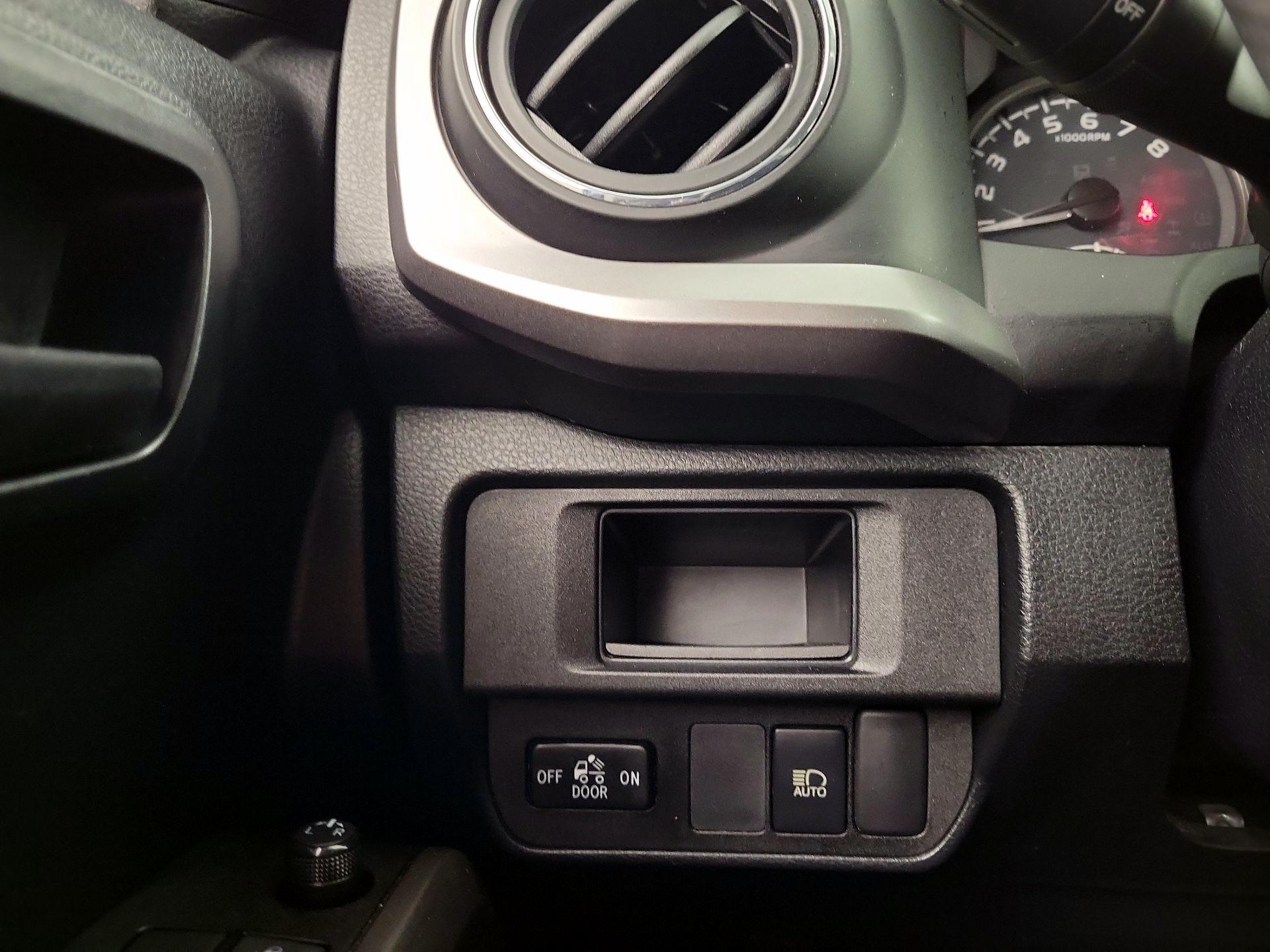 Thumbnail: 2019 Toyota Tacoma - 13