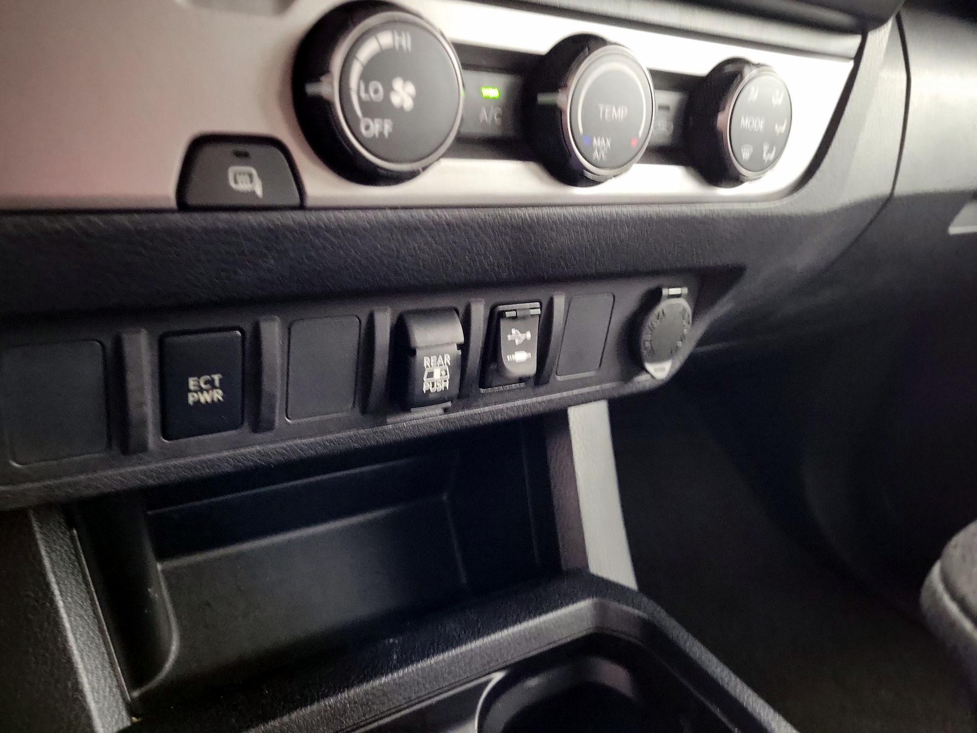 Thumbnail: 2019 Toyota Tacoma - 18