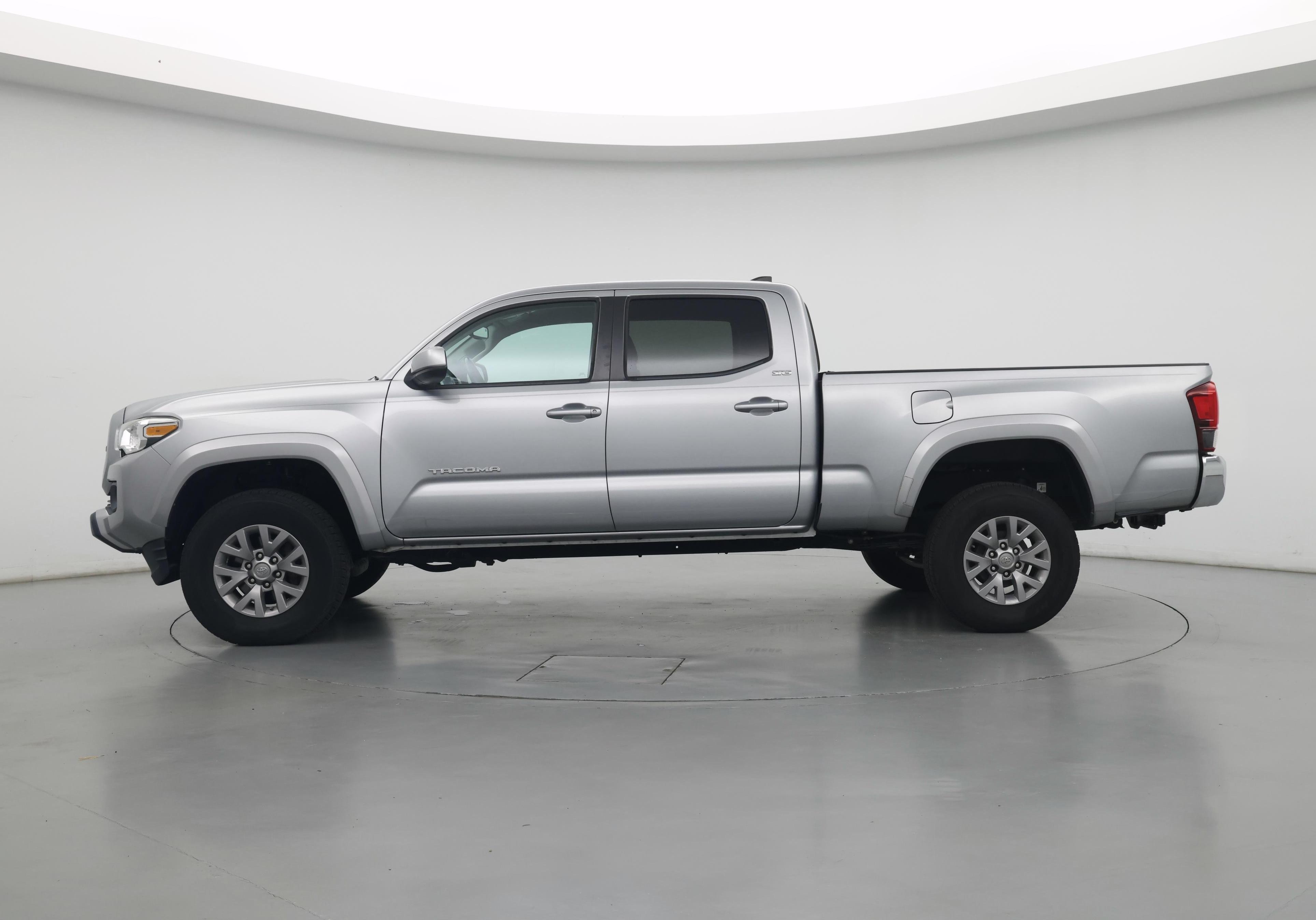 Thumbnail: 2019 Toyota Tacoma - 3