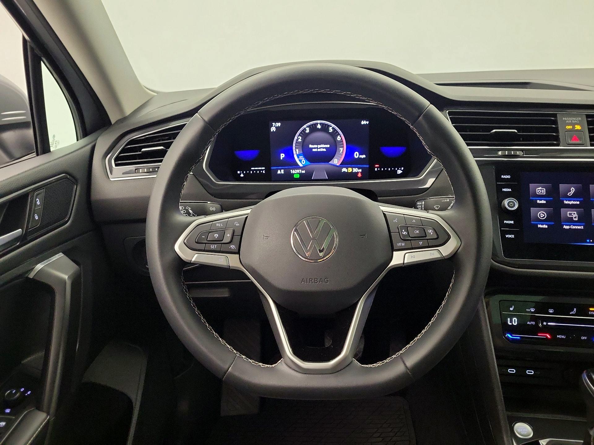 Thumbnail: 2023 Volkswagen Tiguan - 10