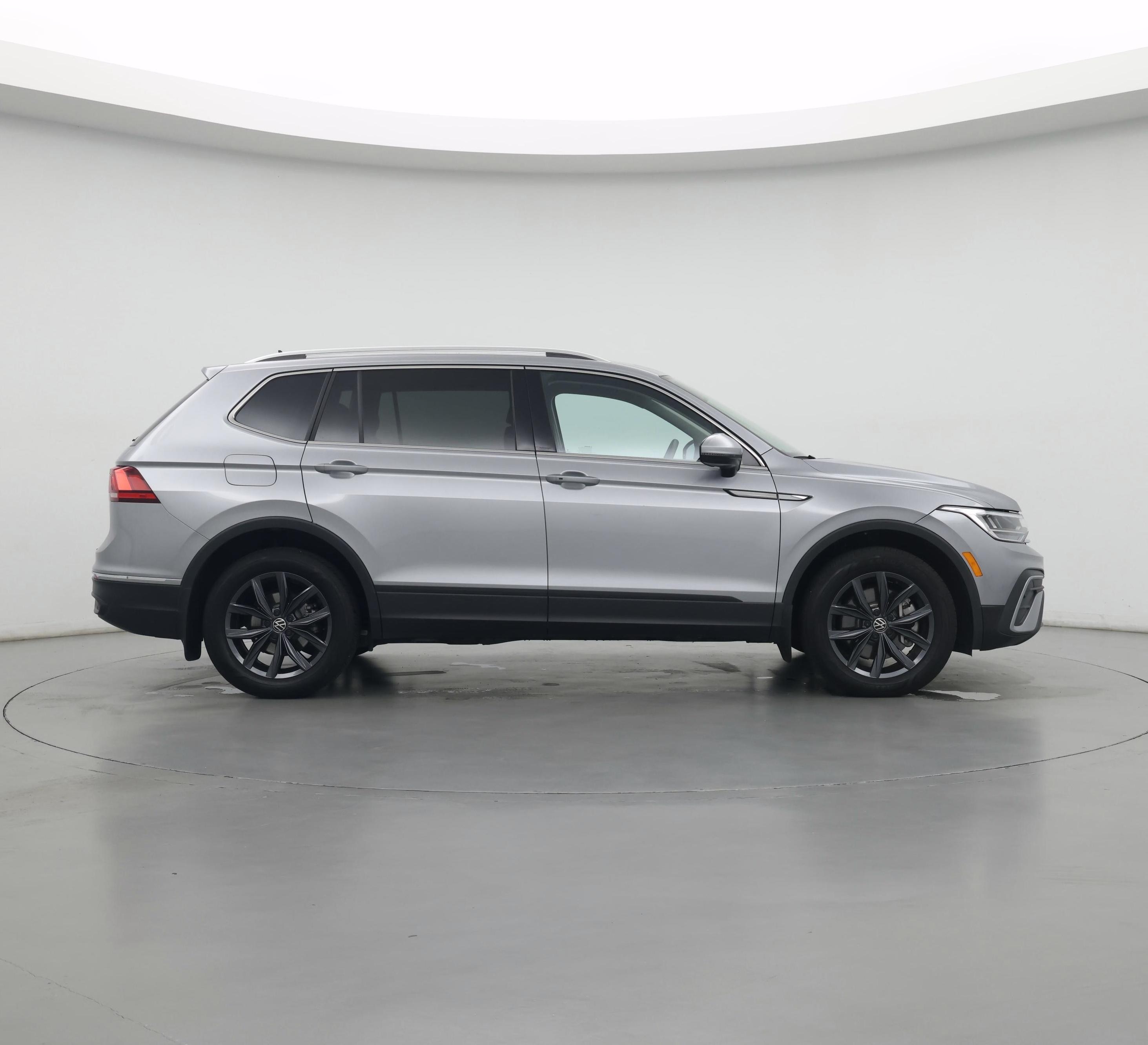 Thumbnail: 2023 Volkswagen Tiguan - 7