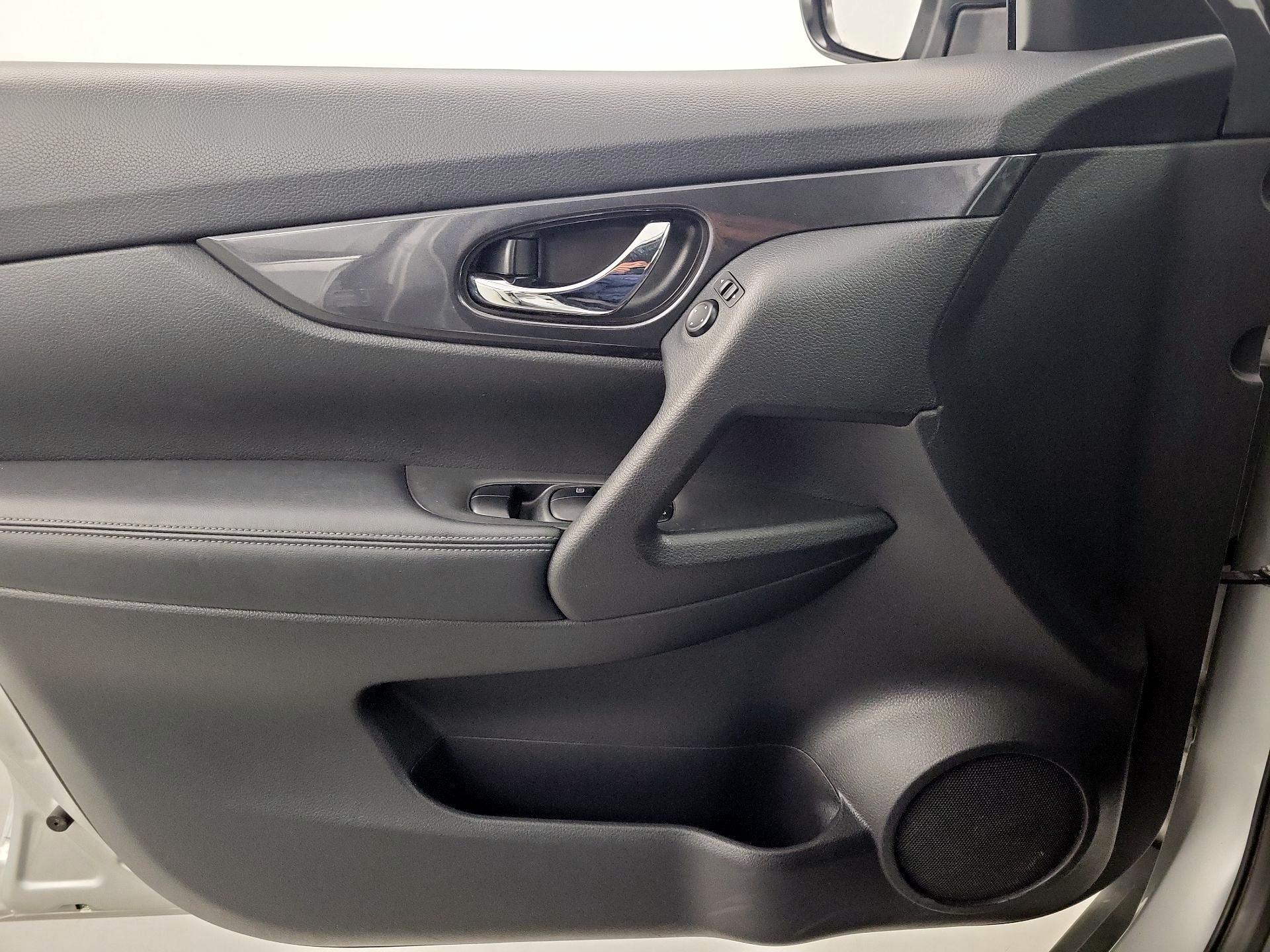 Thumbnail: 2018 Nissan Rogue - 12