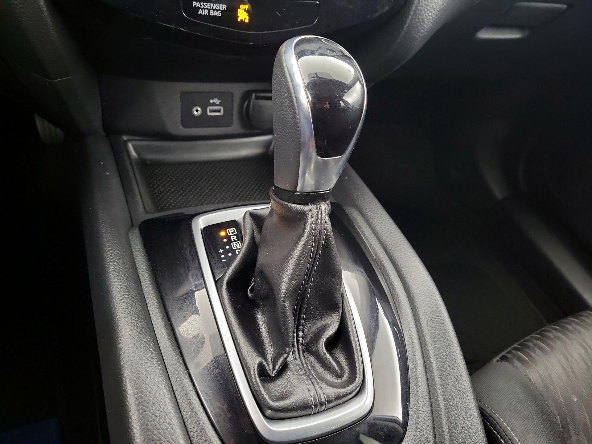 Thumbnail: 2018 Nissan Rogue - 17