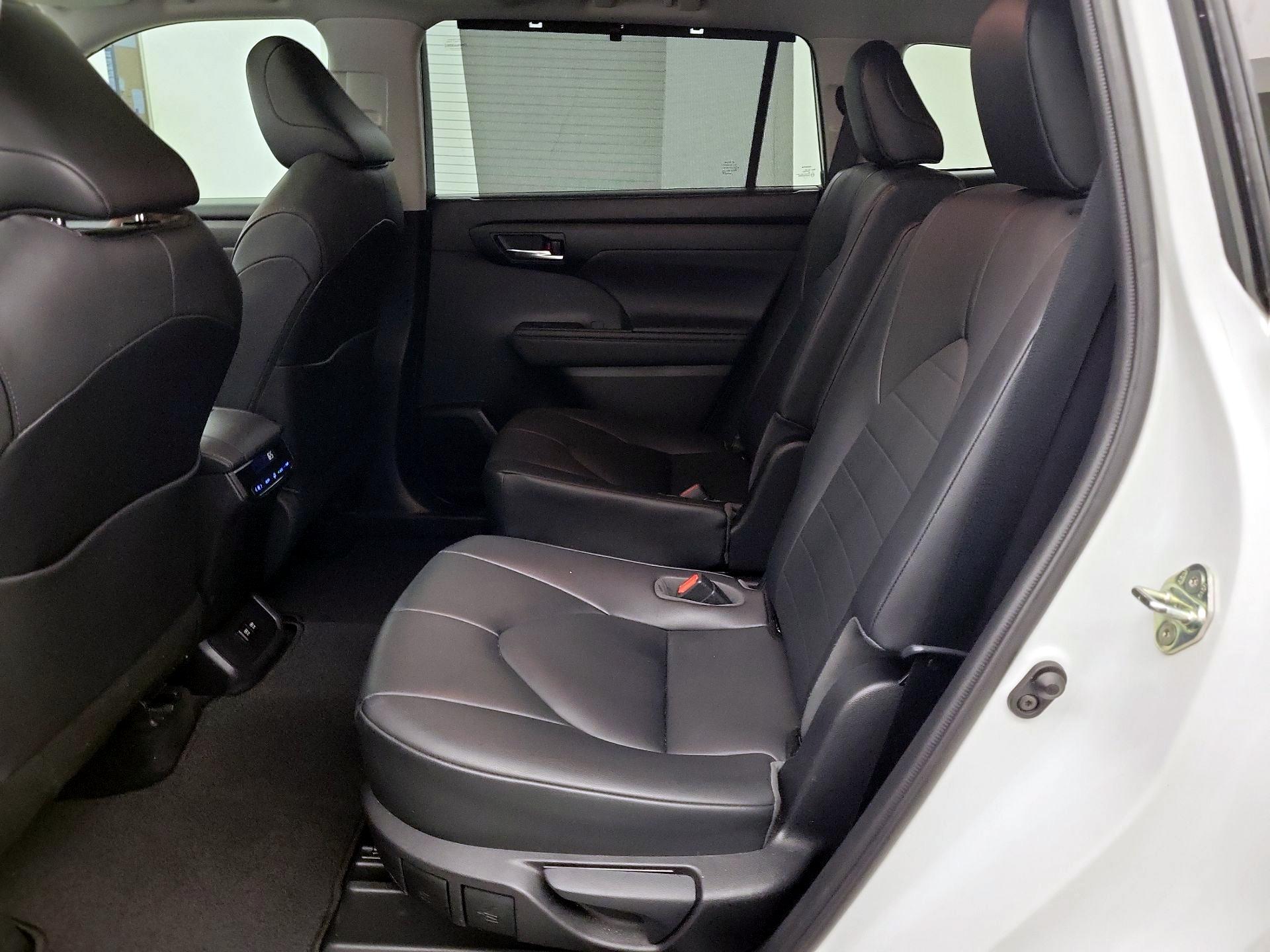 Thumbnail: 2020 Toyota Highlander - 19